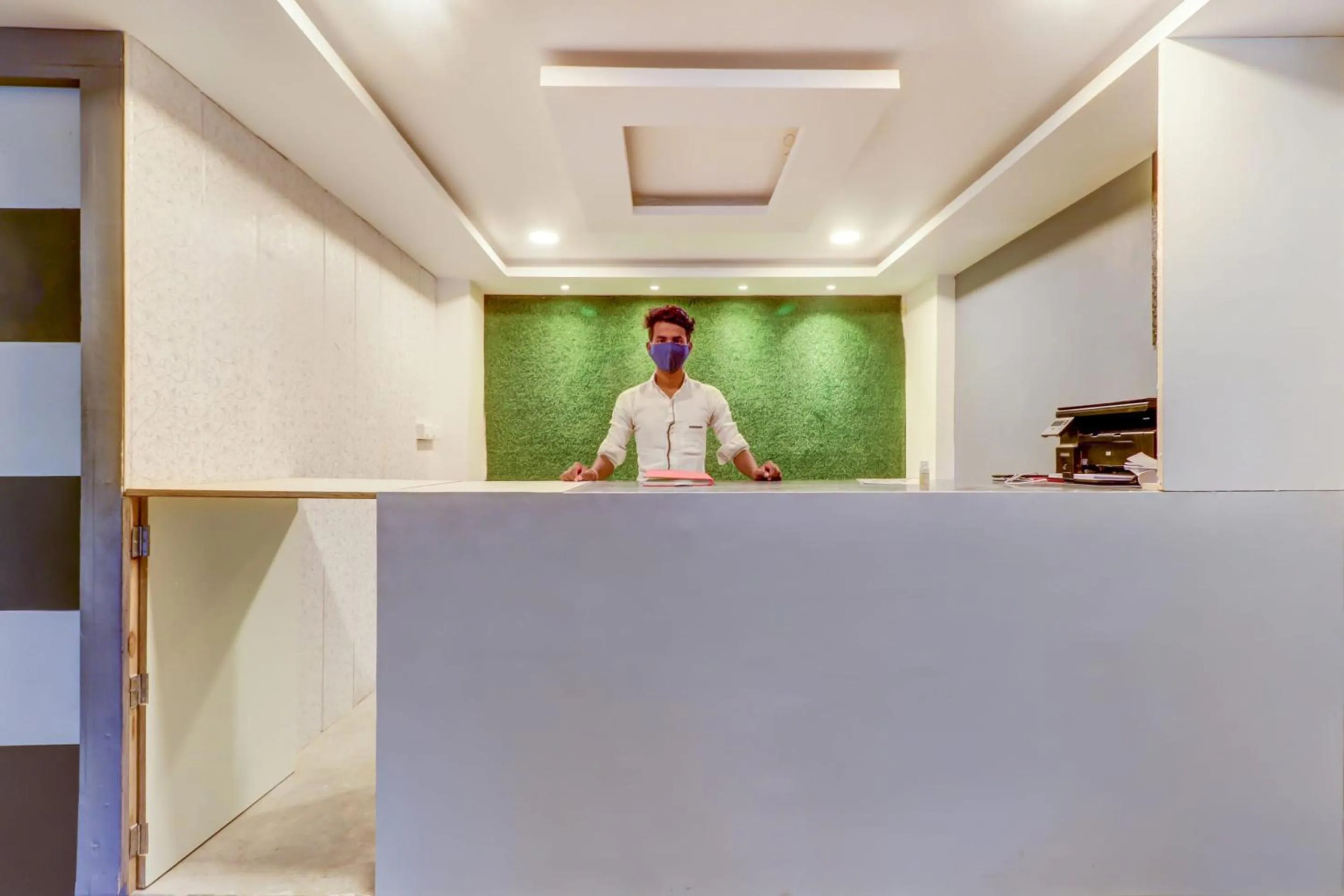 Lobby or reception in Hotel O The Crown Inn