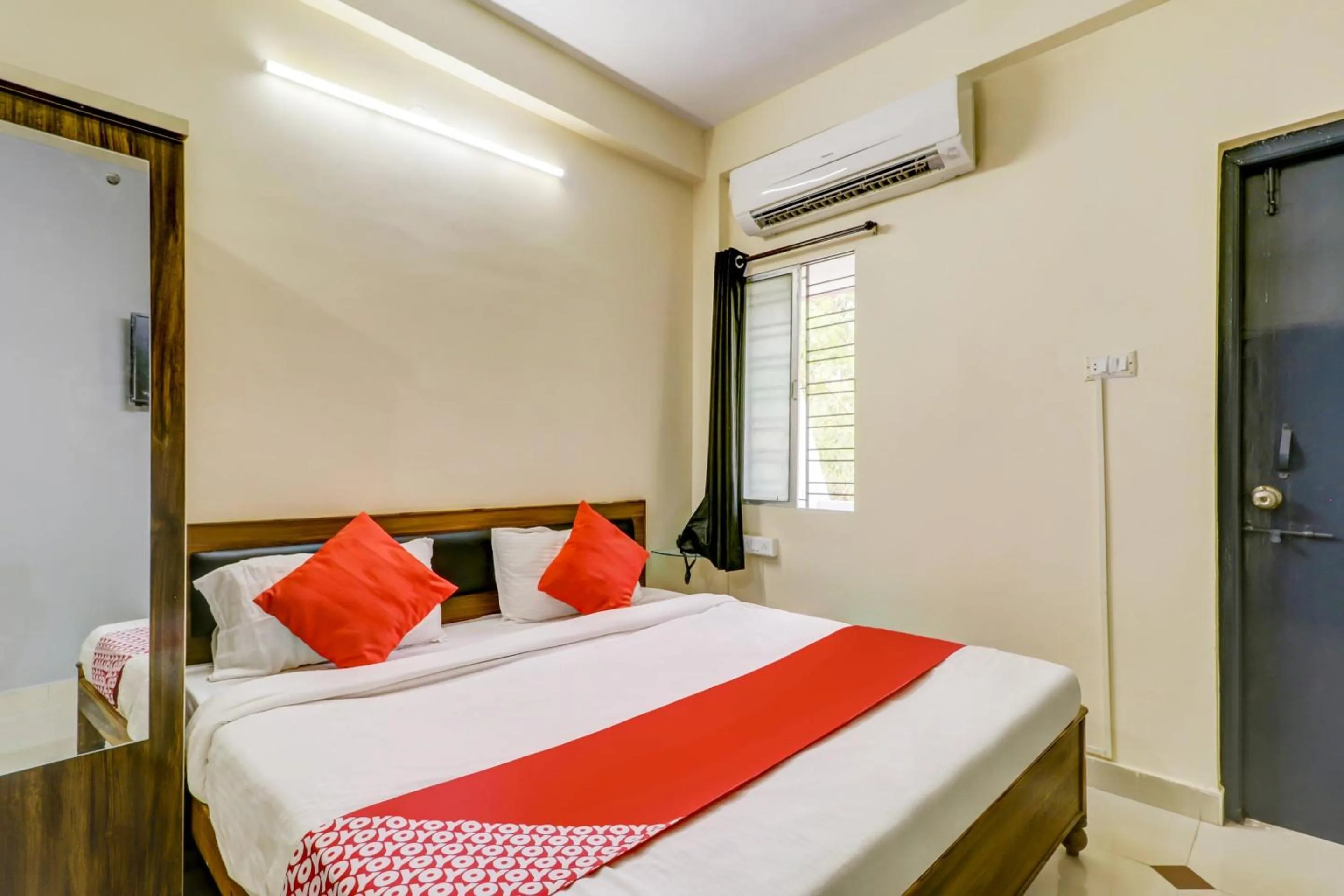 Bedroom, Bed in Super Hotel O The Crown Inn