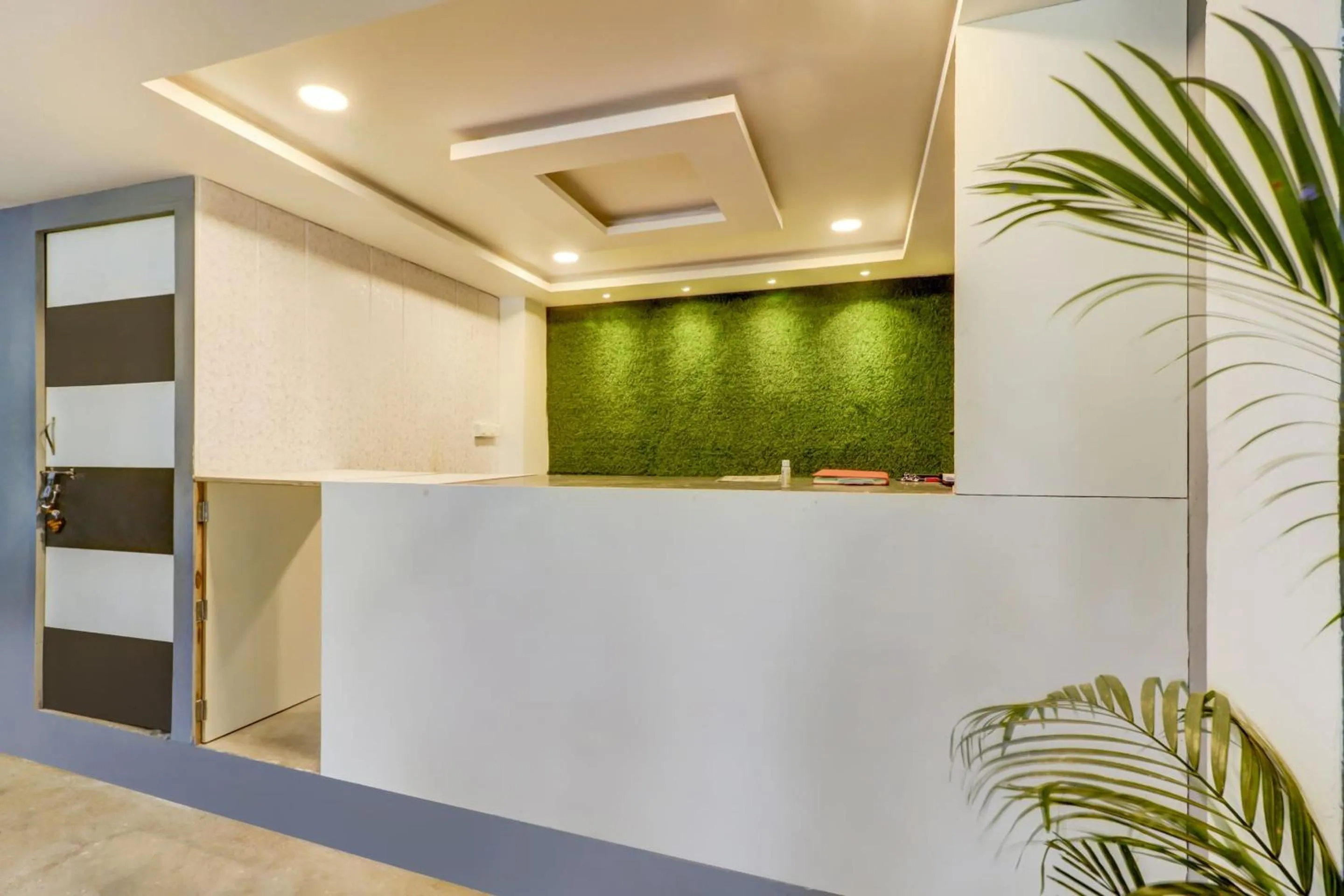 Lobby or reception in Super Hotel O The Crown Inn