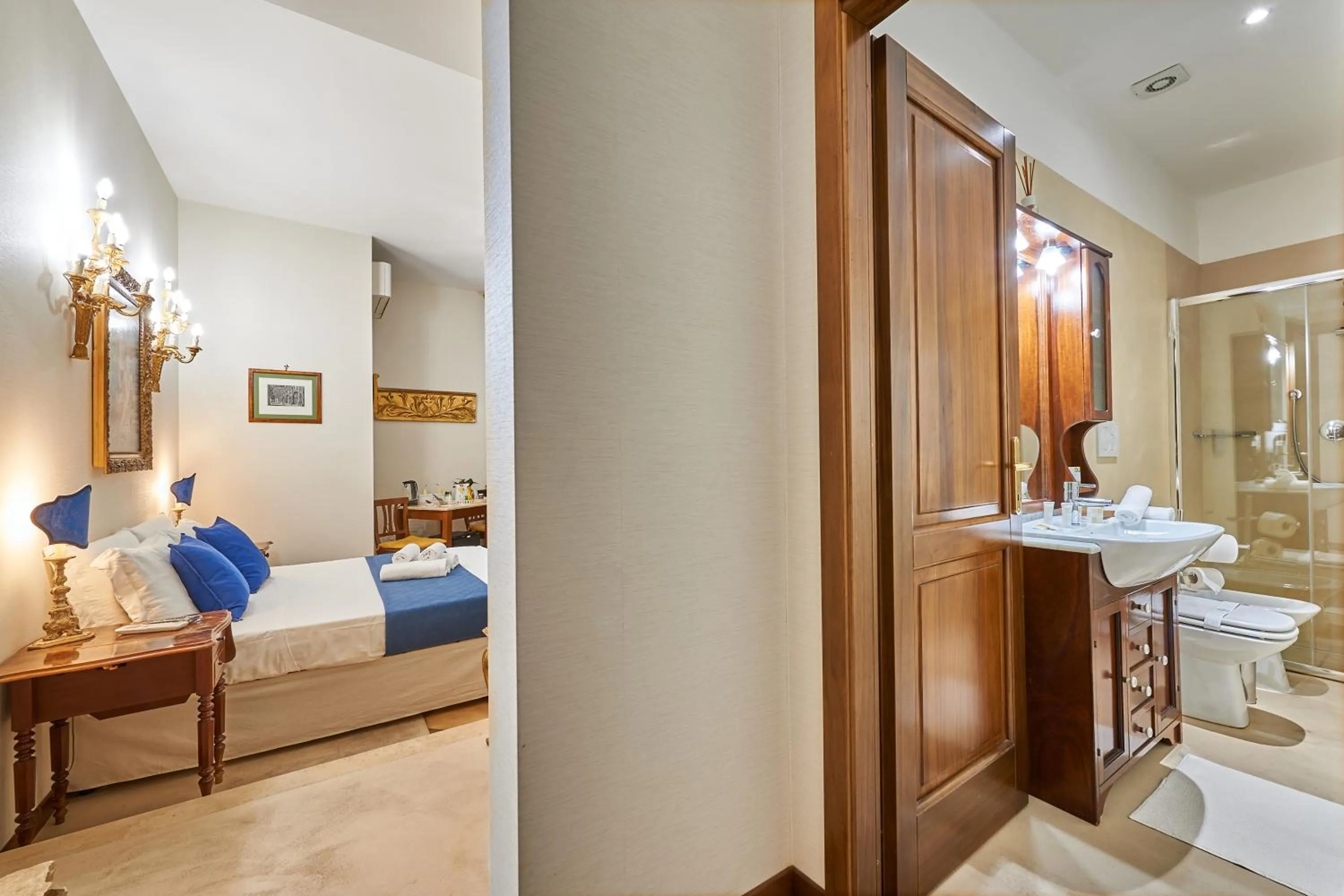 Bathroom, Bed in Fabrizio's Rooms