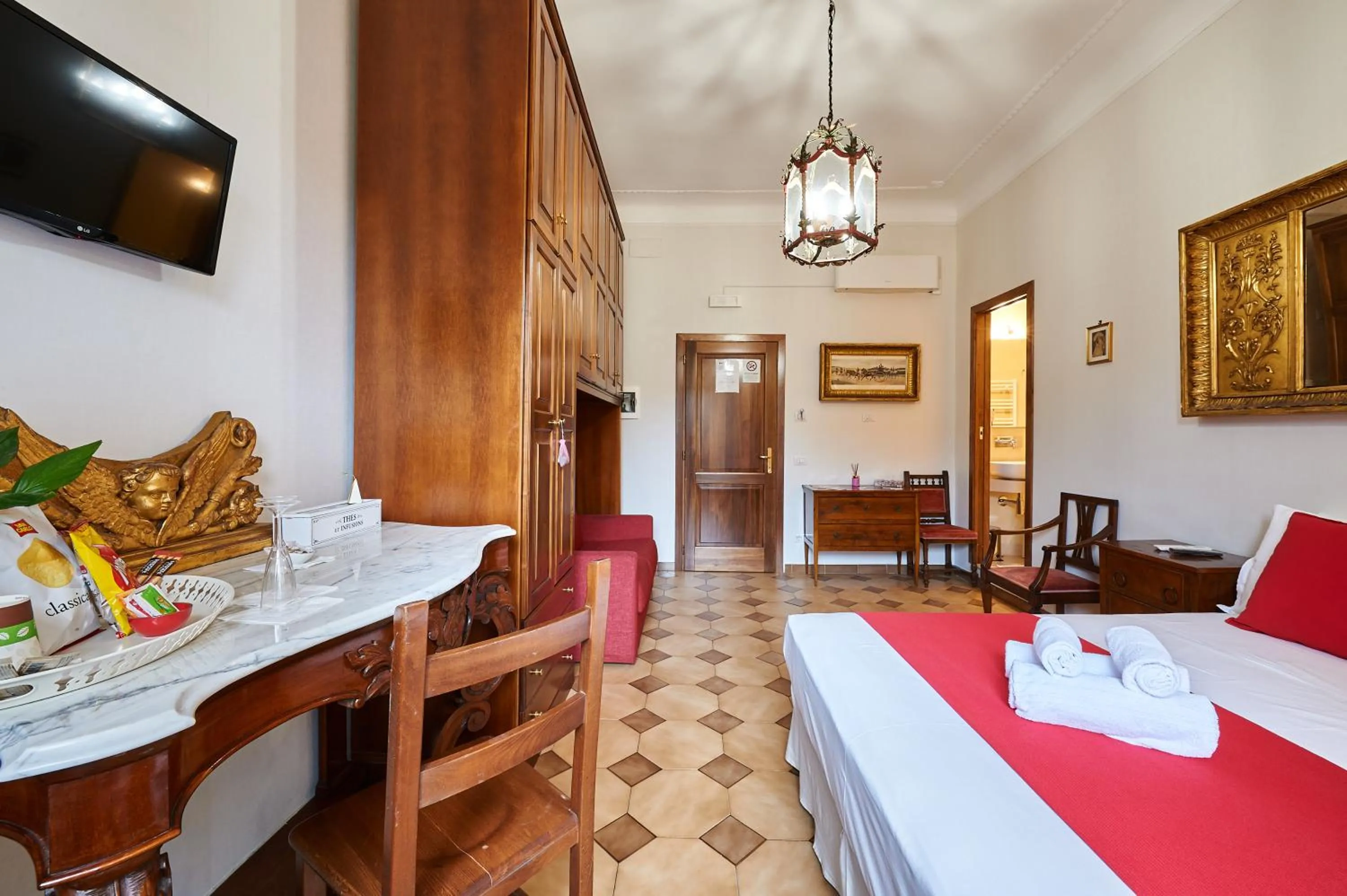 Photo of the whole room, Bed in Fabrizio's Rooms