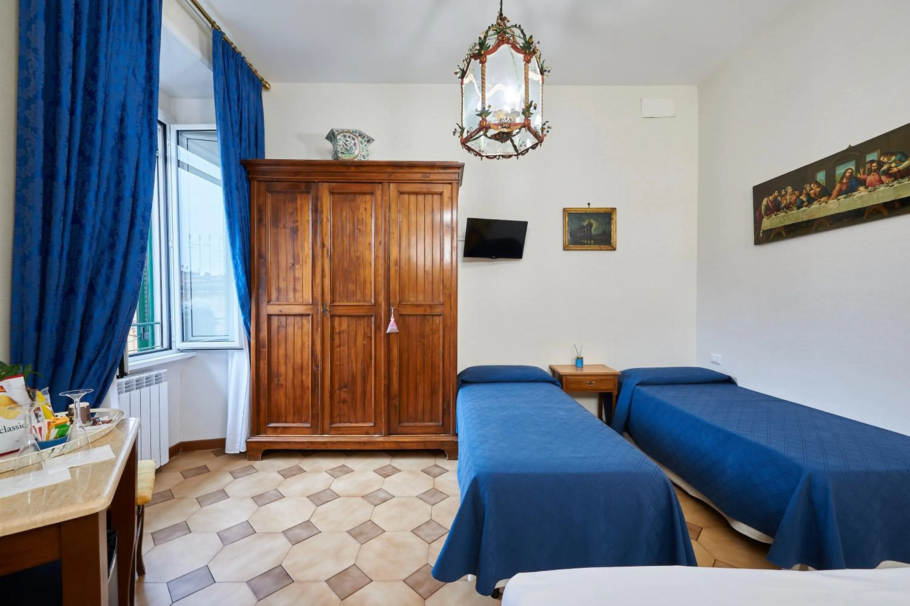 Photo of the whole room, Bed in Fabrizio's Rooms