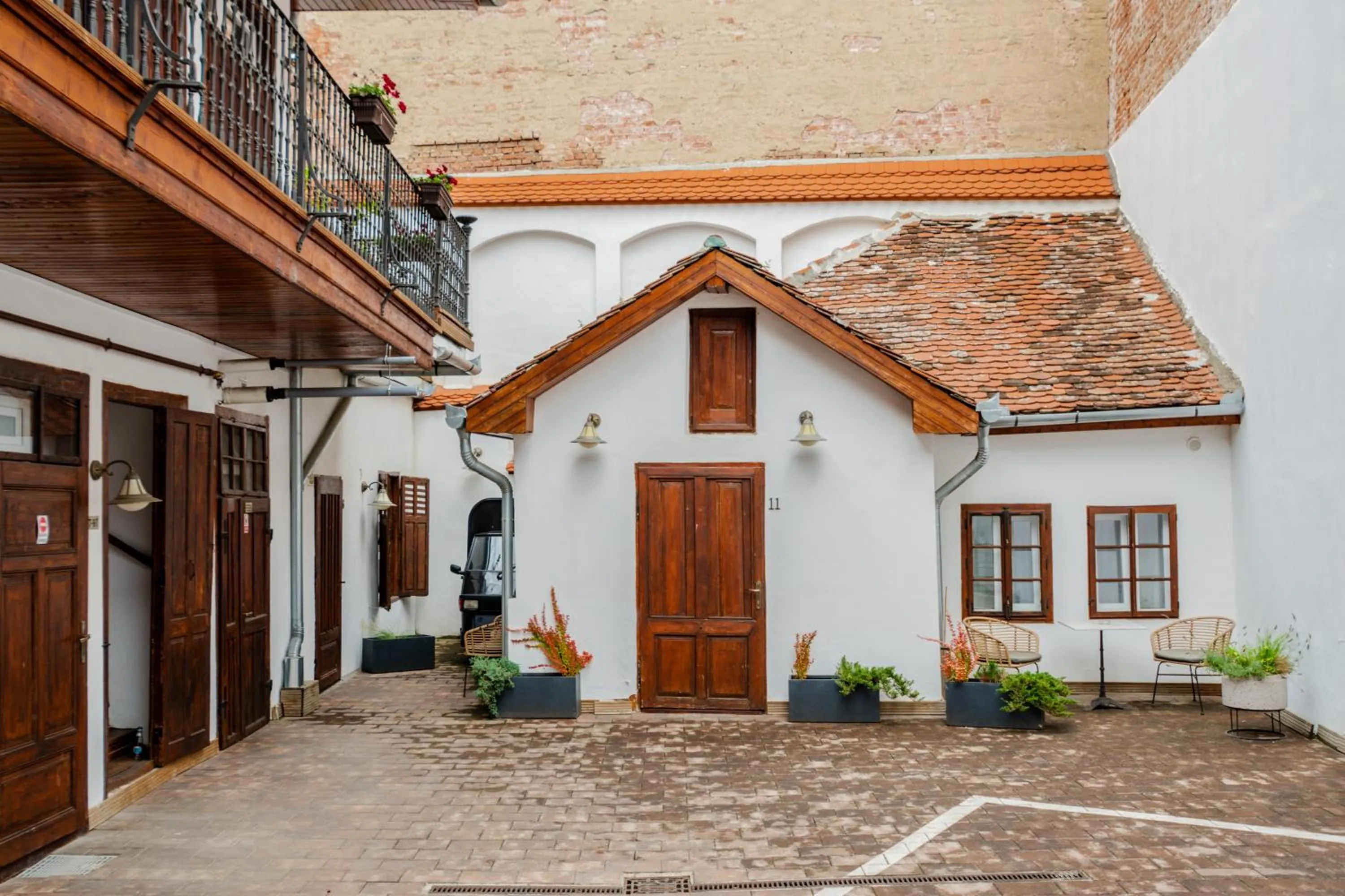 Day in Althof Apartments