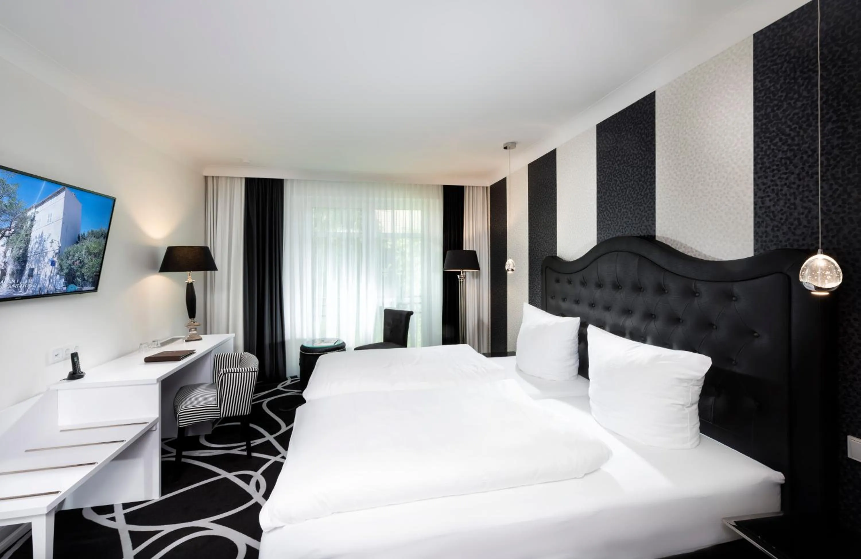 Photo of the whole room, Bed in Hotel Linther Hof