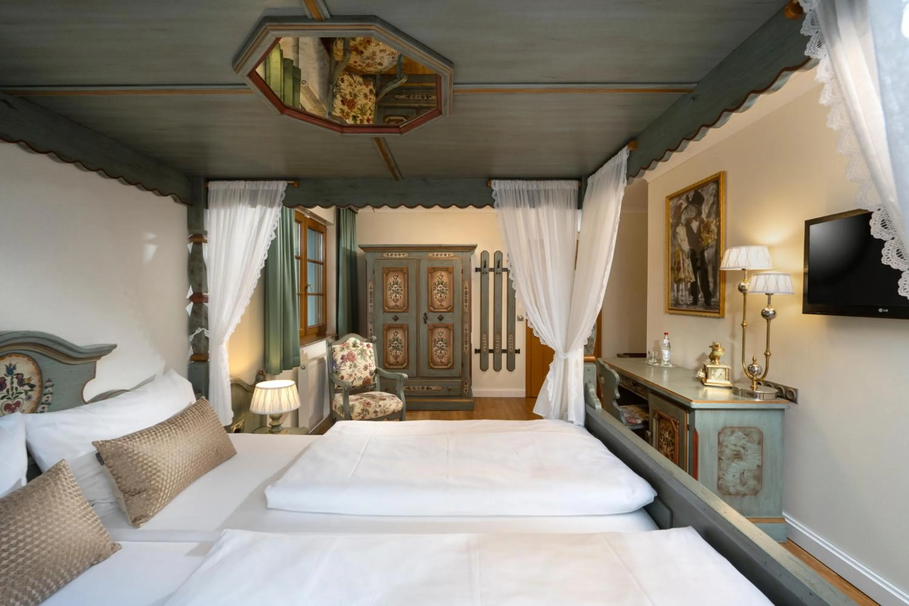 Photo of the whole room, Bed in Hotel Linther Hof