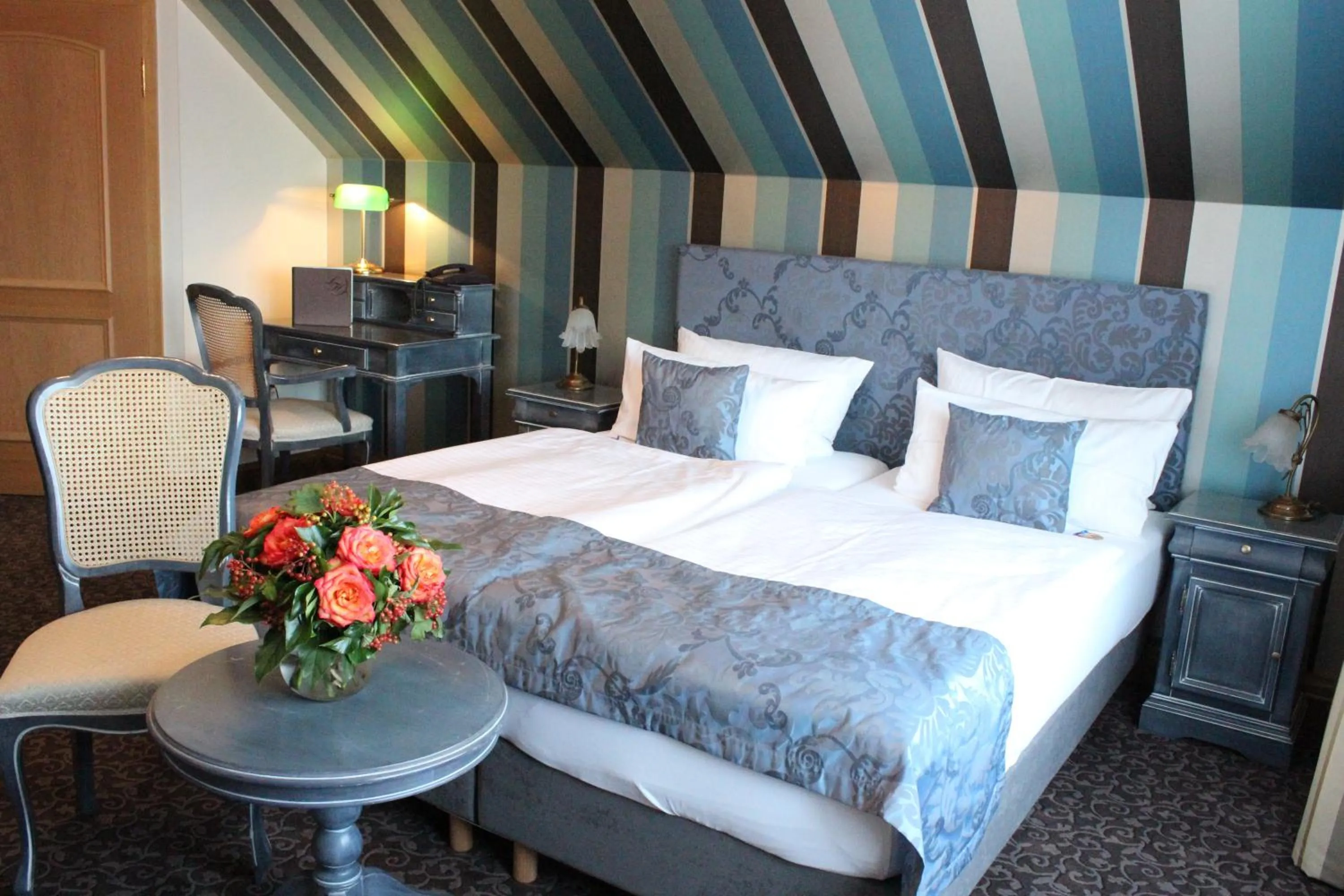 cot, Bed in Hotel Linther Hof