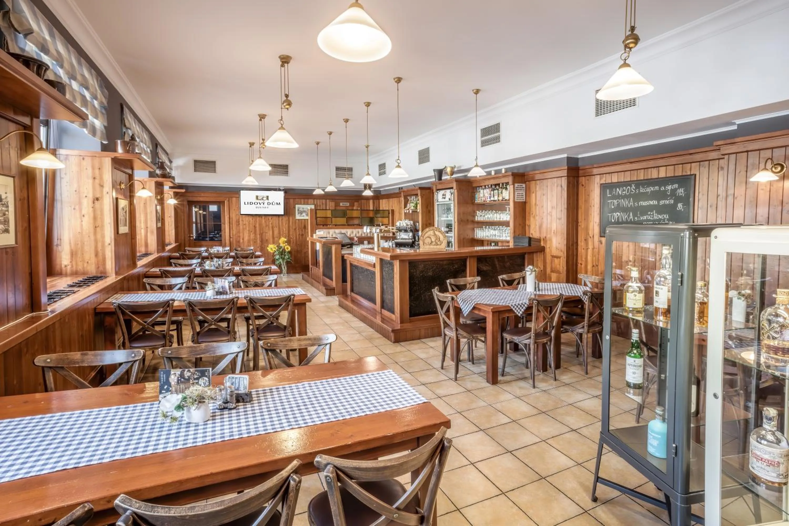 Restaurant/places to eat in Hotel Lidový dům