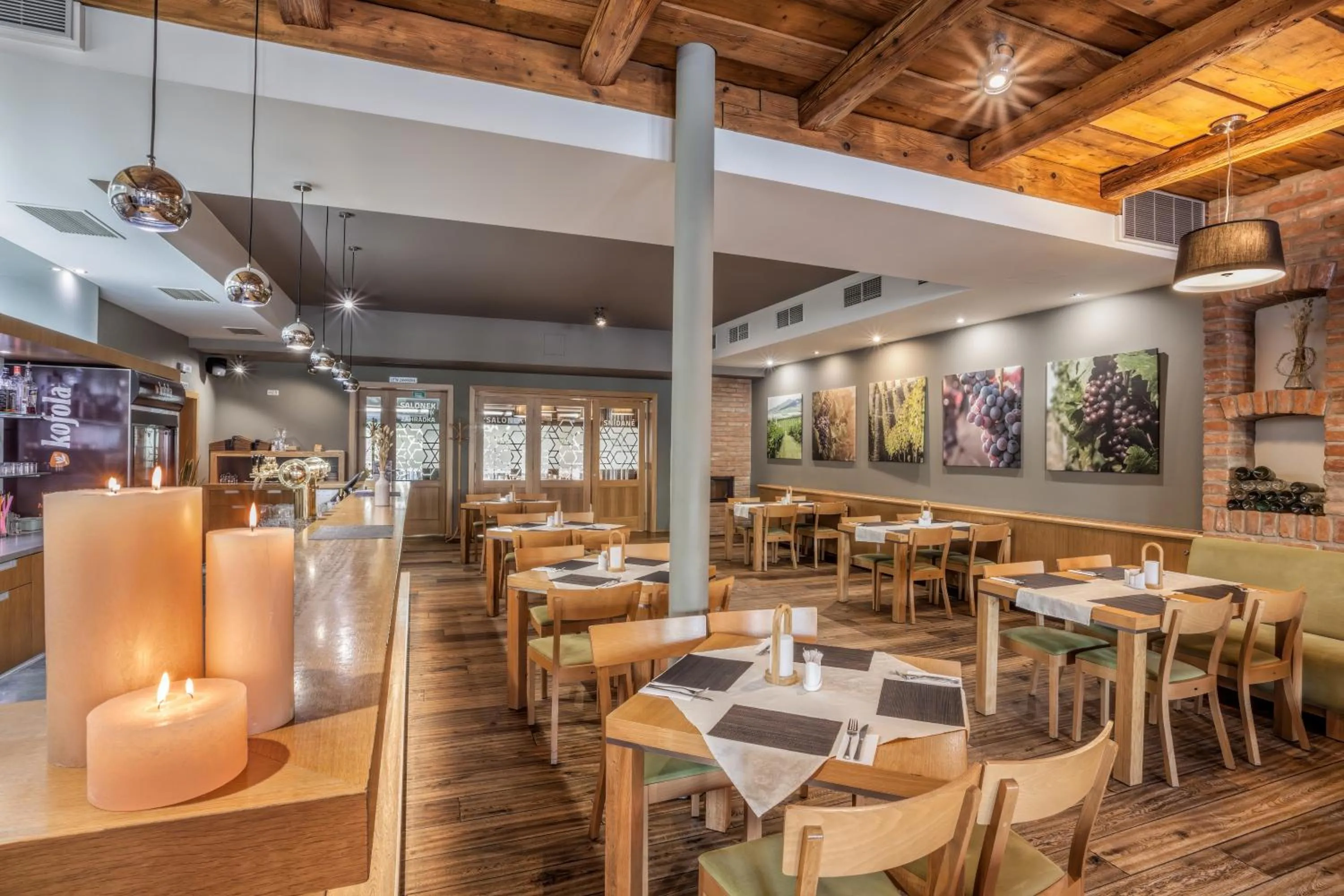 Restaurant/places to eat in Hotel Lidový dům