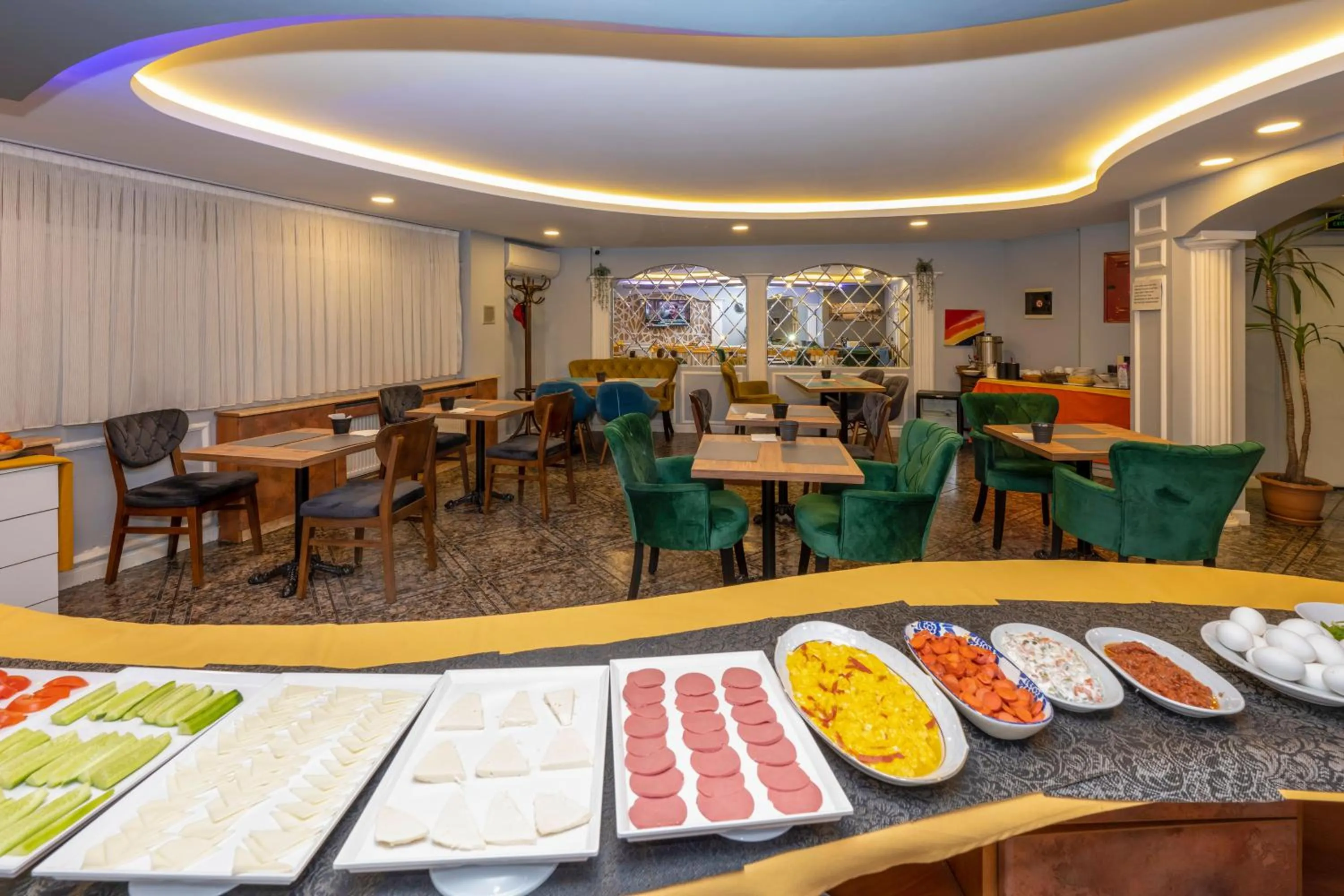 Buffet breakfast in Hotel Devman