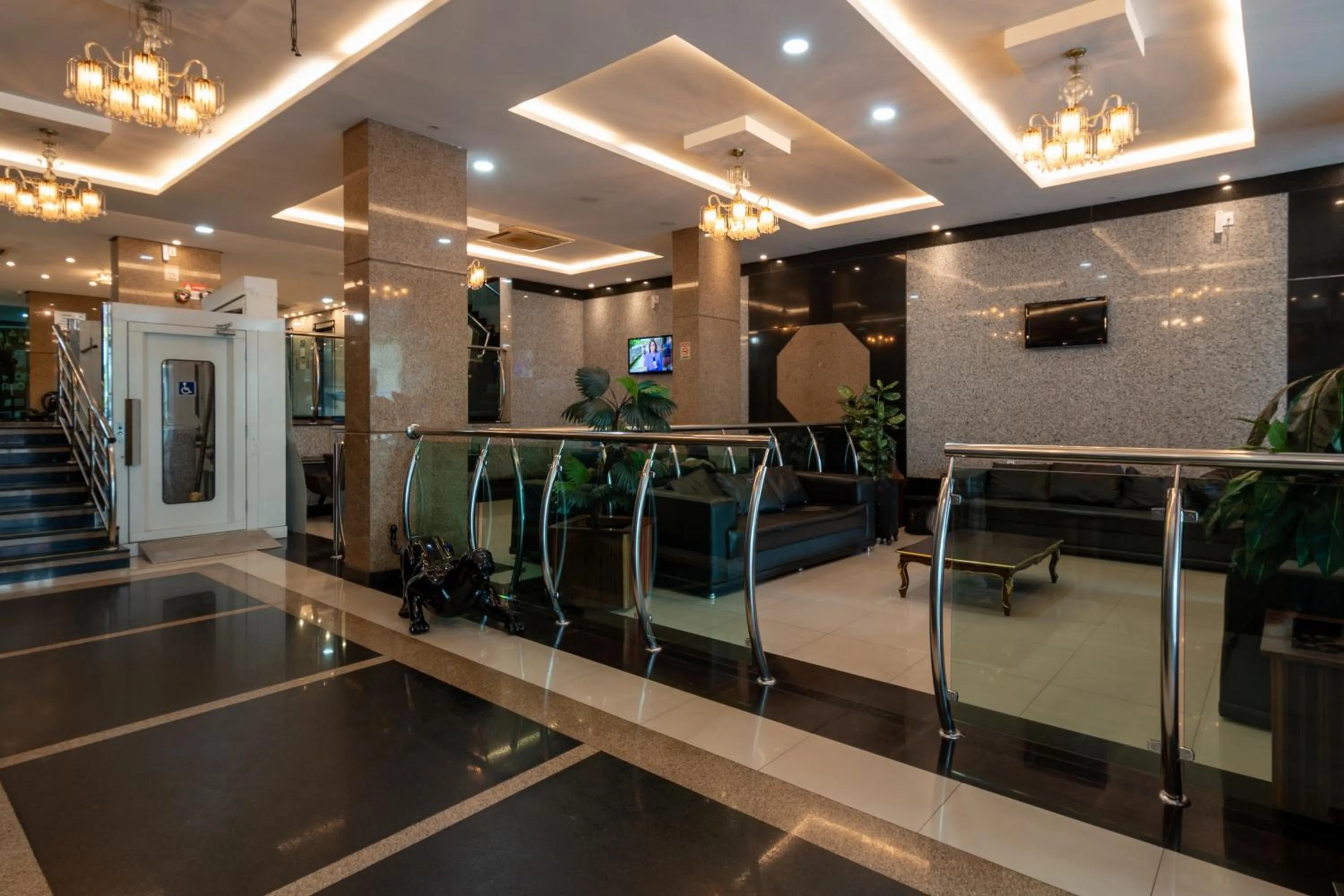 elevator in Rede Andrade Amazônia