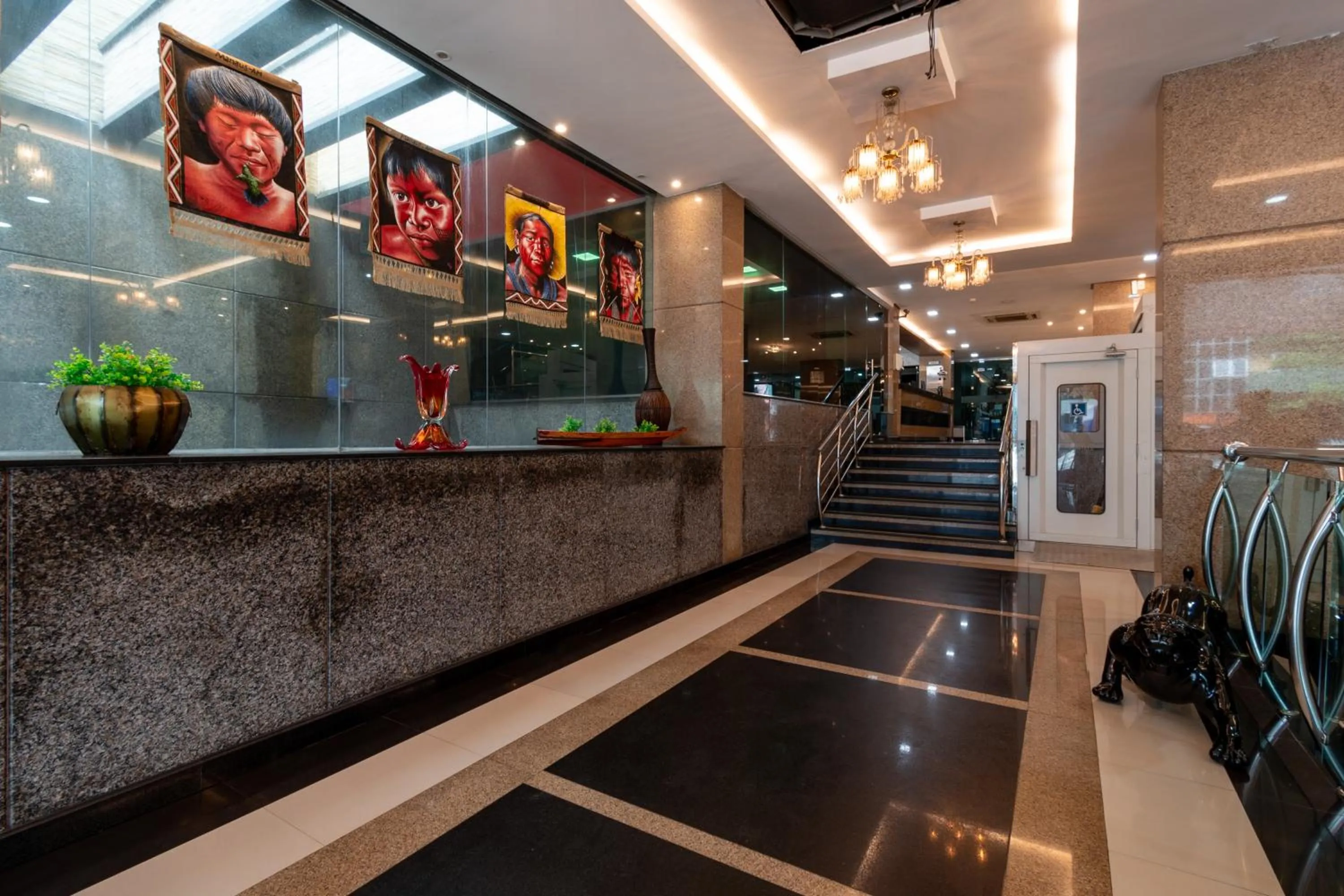 elevator in Rede Andrade Amazônia