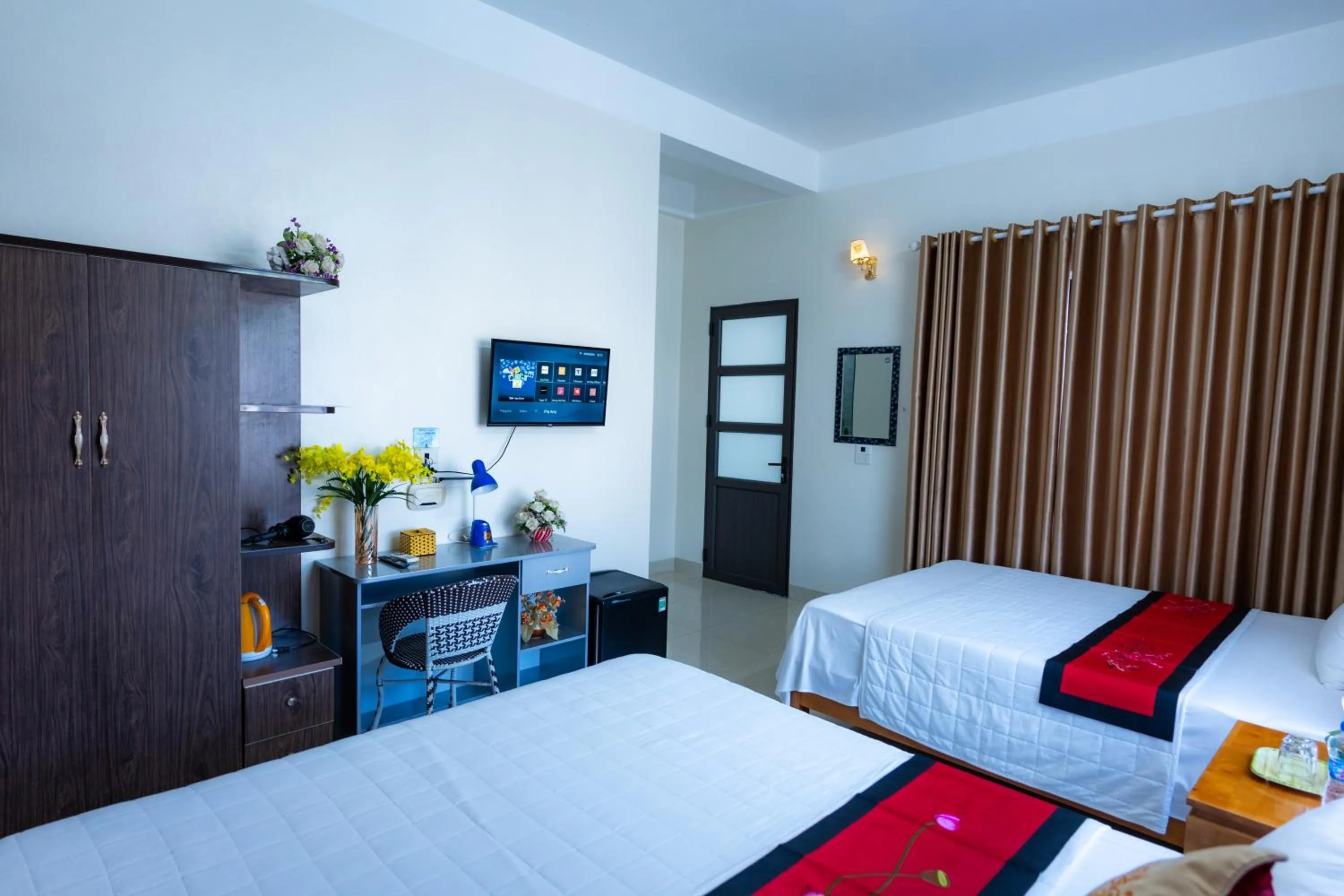 Bedroom, Bed in TAMCOC VUTHANH FRIENDLY Hotel