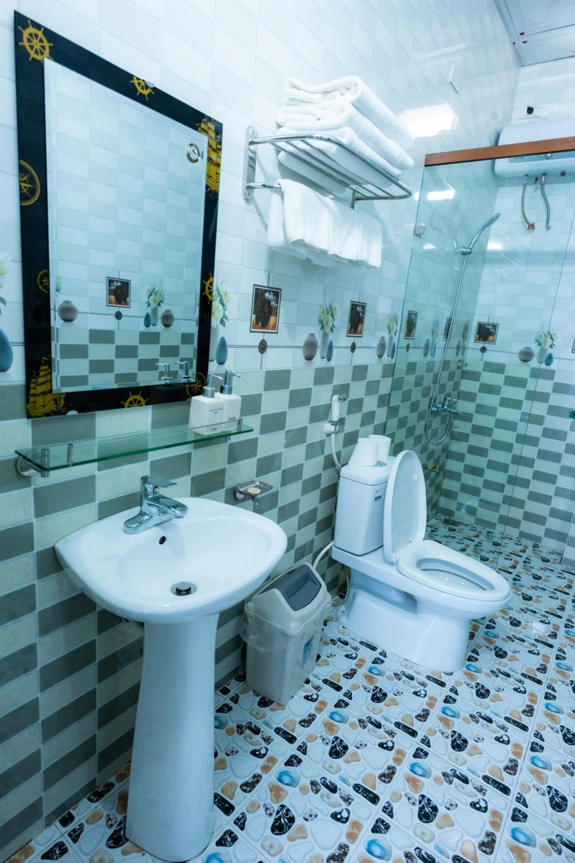 Shower in TAMCOC VUTHANH FRIENDLY Hotel