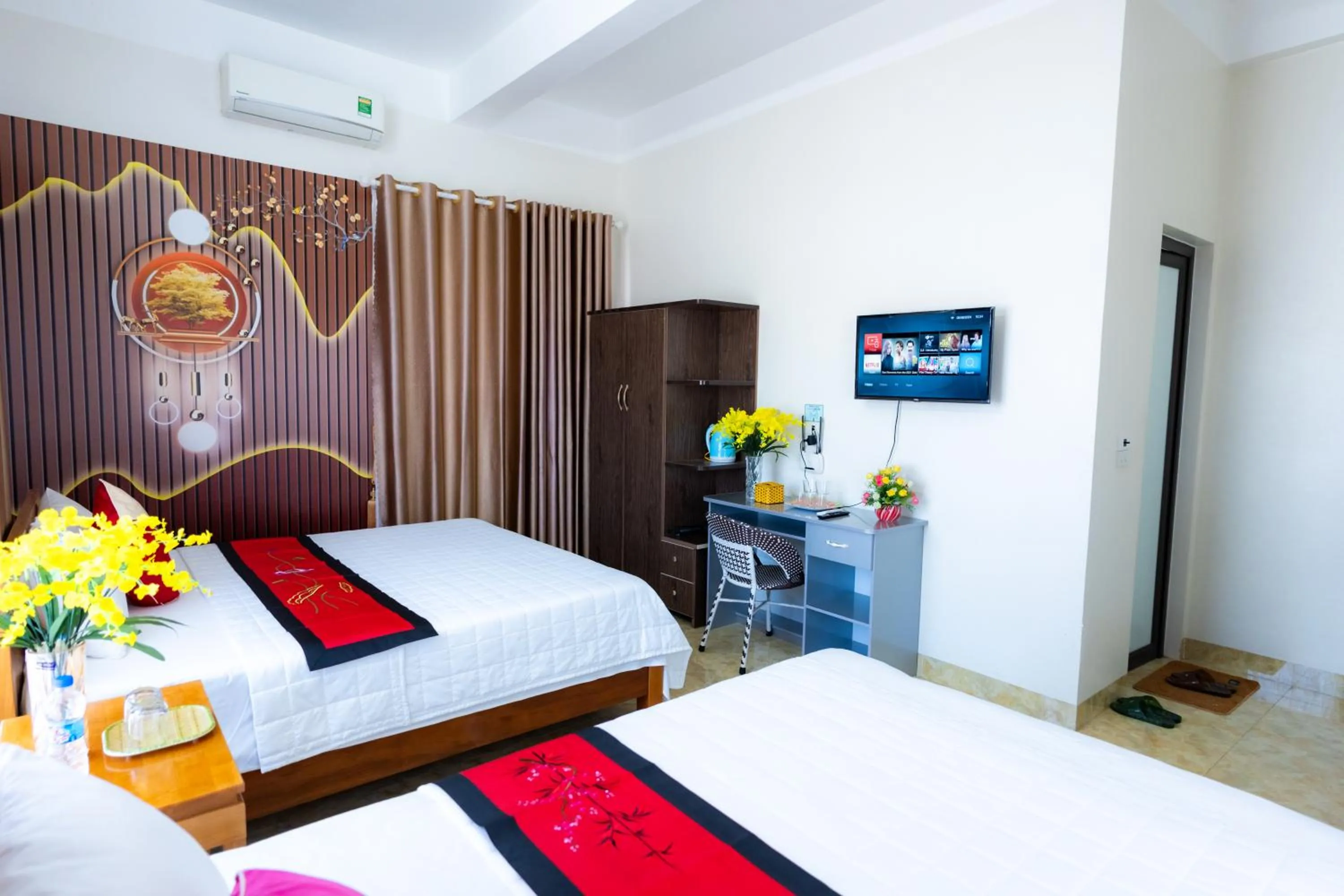 Bedroom, Bed in TAMCOC VUTHANH FRIENDLY Hotel