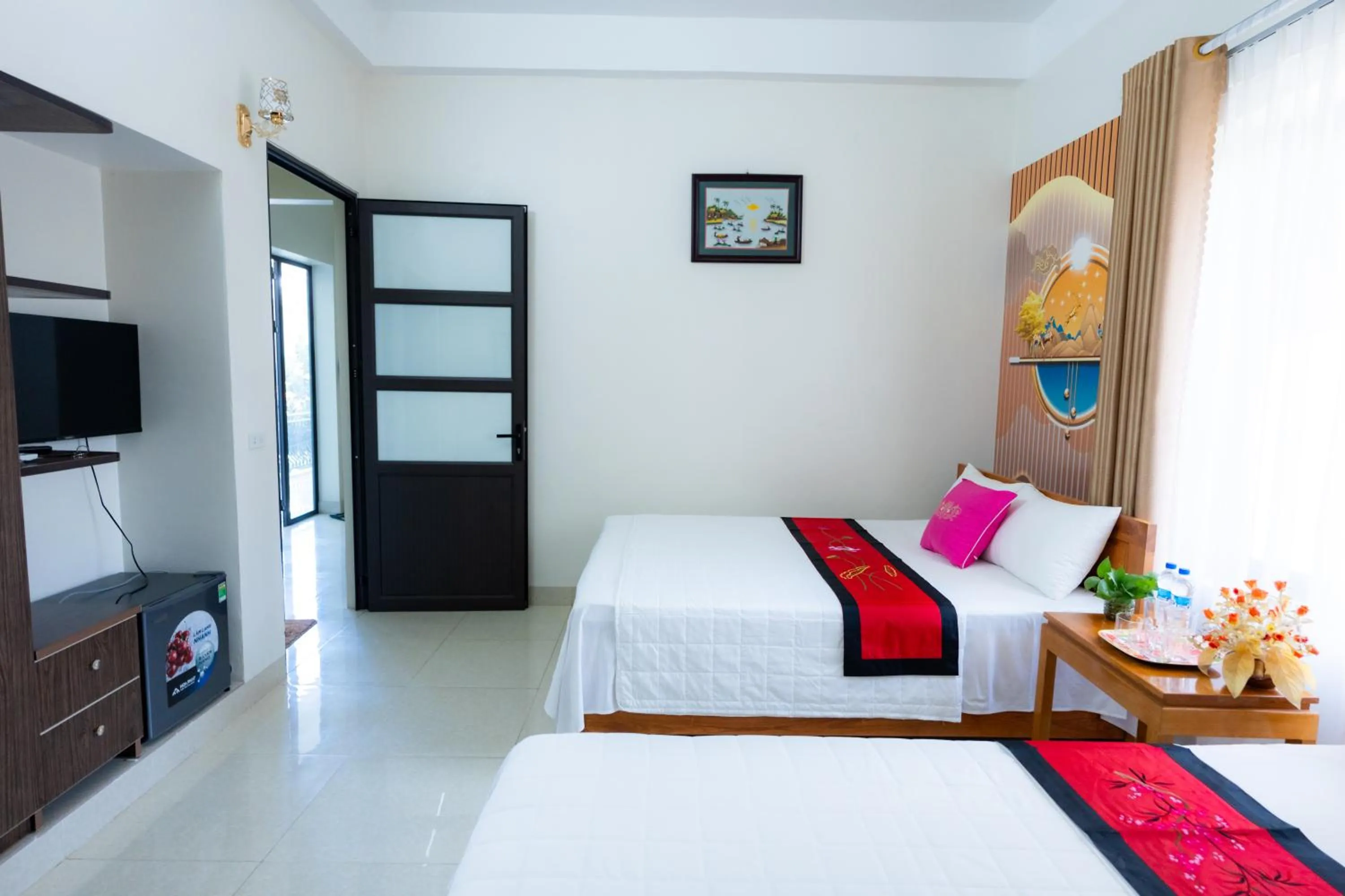 Bedroom, Bed in TAMCOC VUTHANH FRIENDLY Hotel