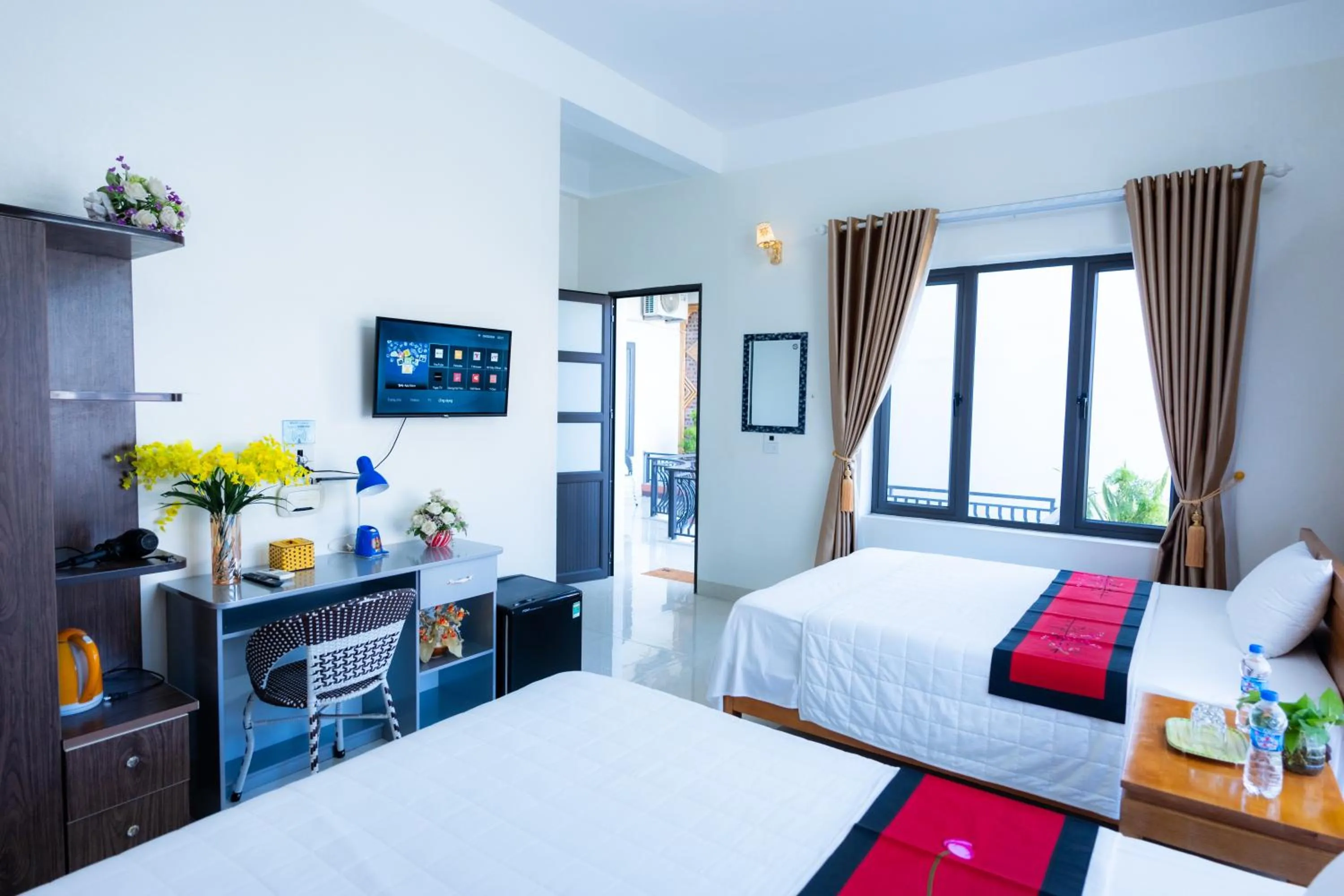 Bedroom, Bed in TAMCOC VUTHANH FRIENDLY Hotel