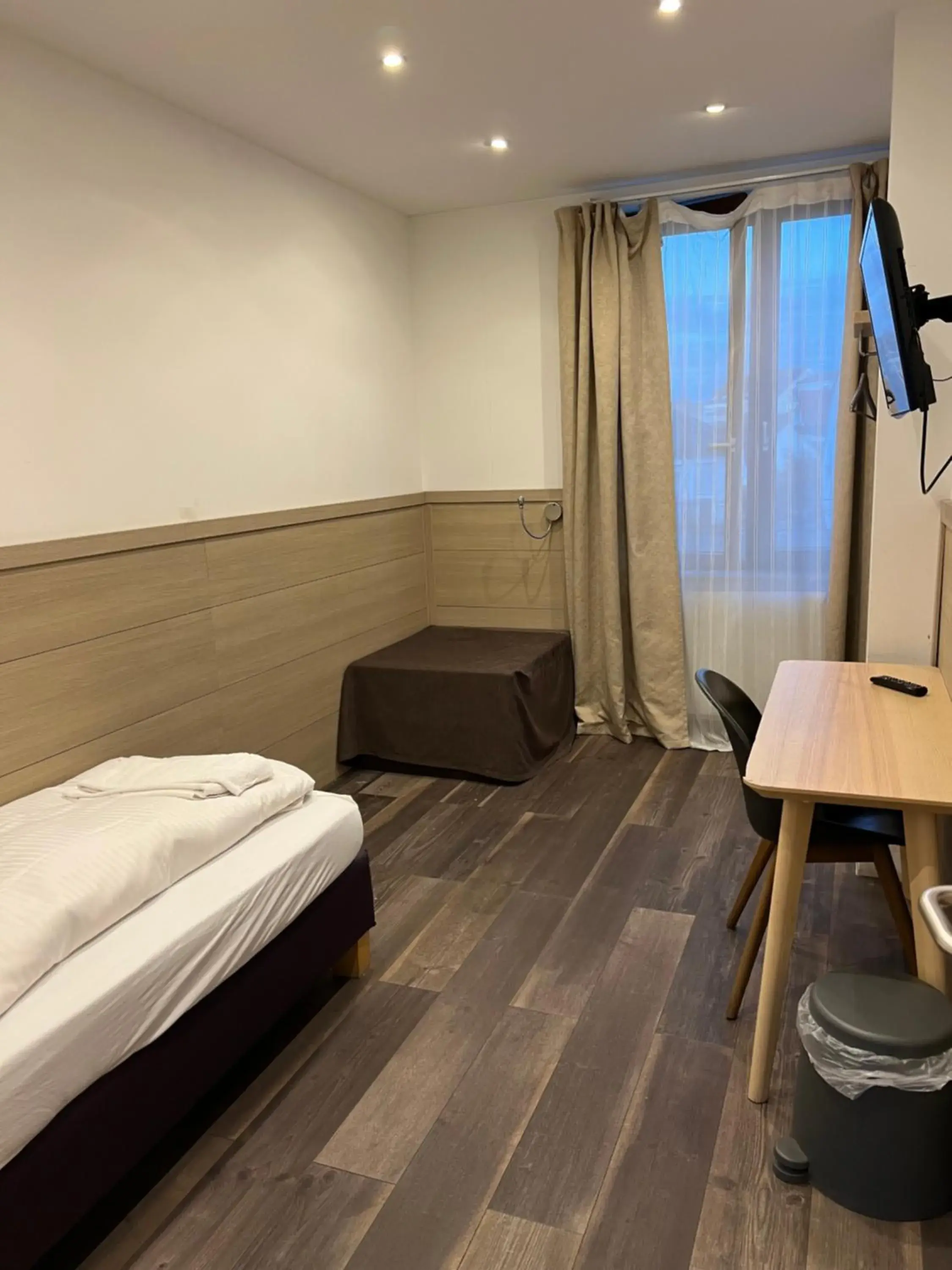 Single Room with Shower in Slamba Hostel Single Room with Shower in Slamba Hostel