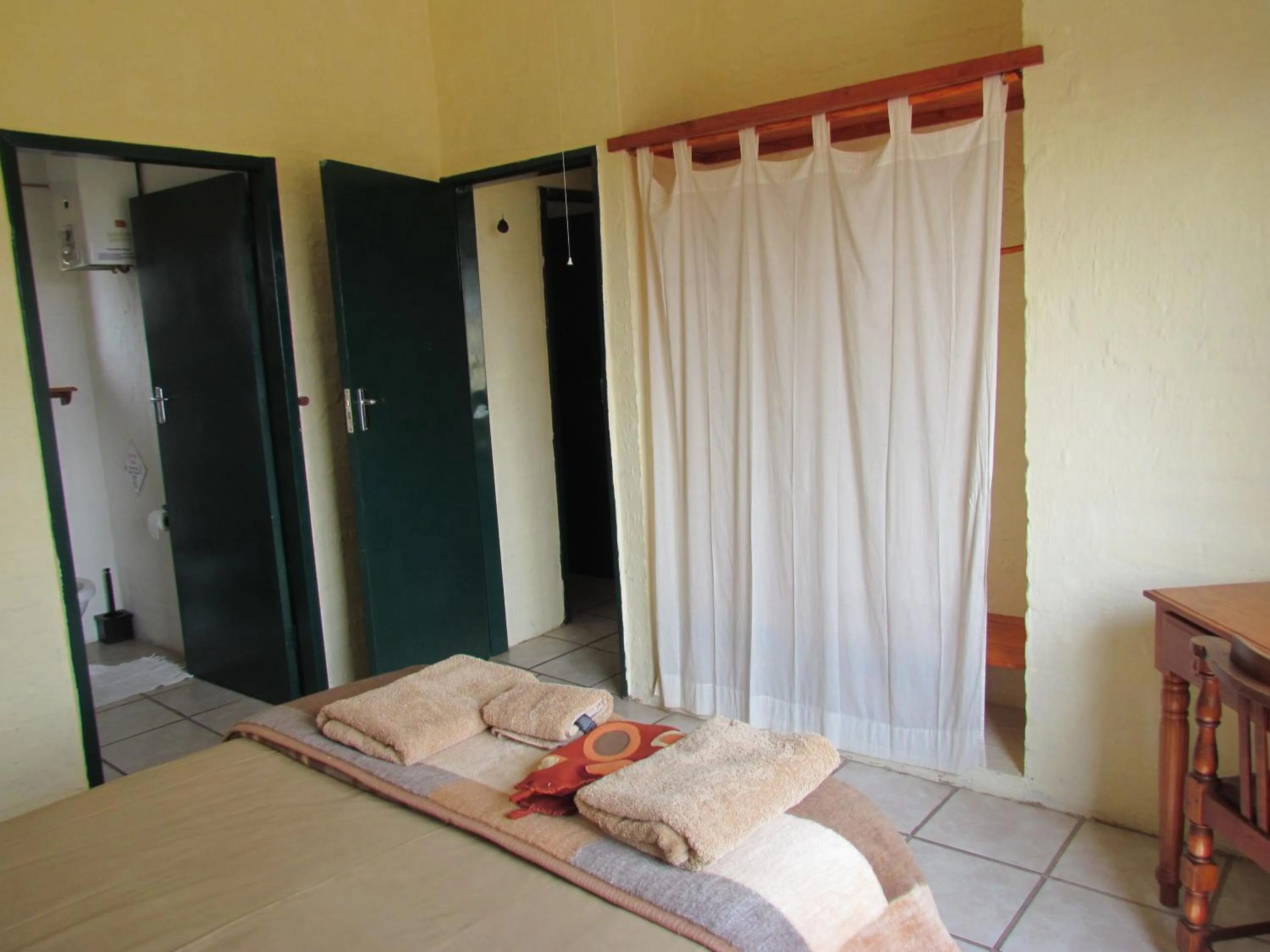Bathroom, Bed in Pumula Guest Farm