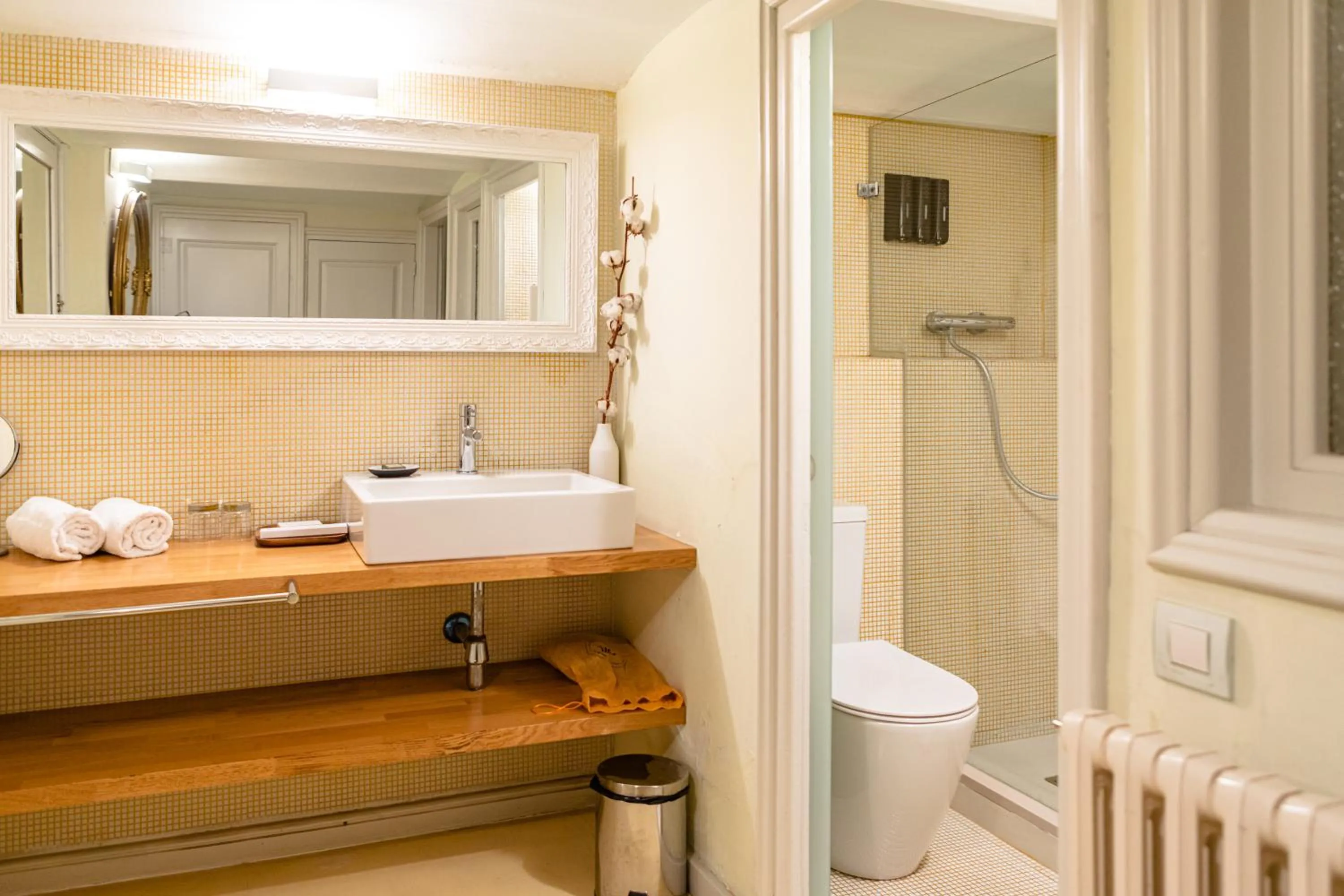 Shower in B&B Boutique Ca La Maria