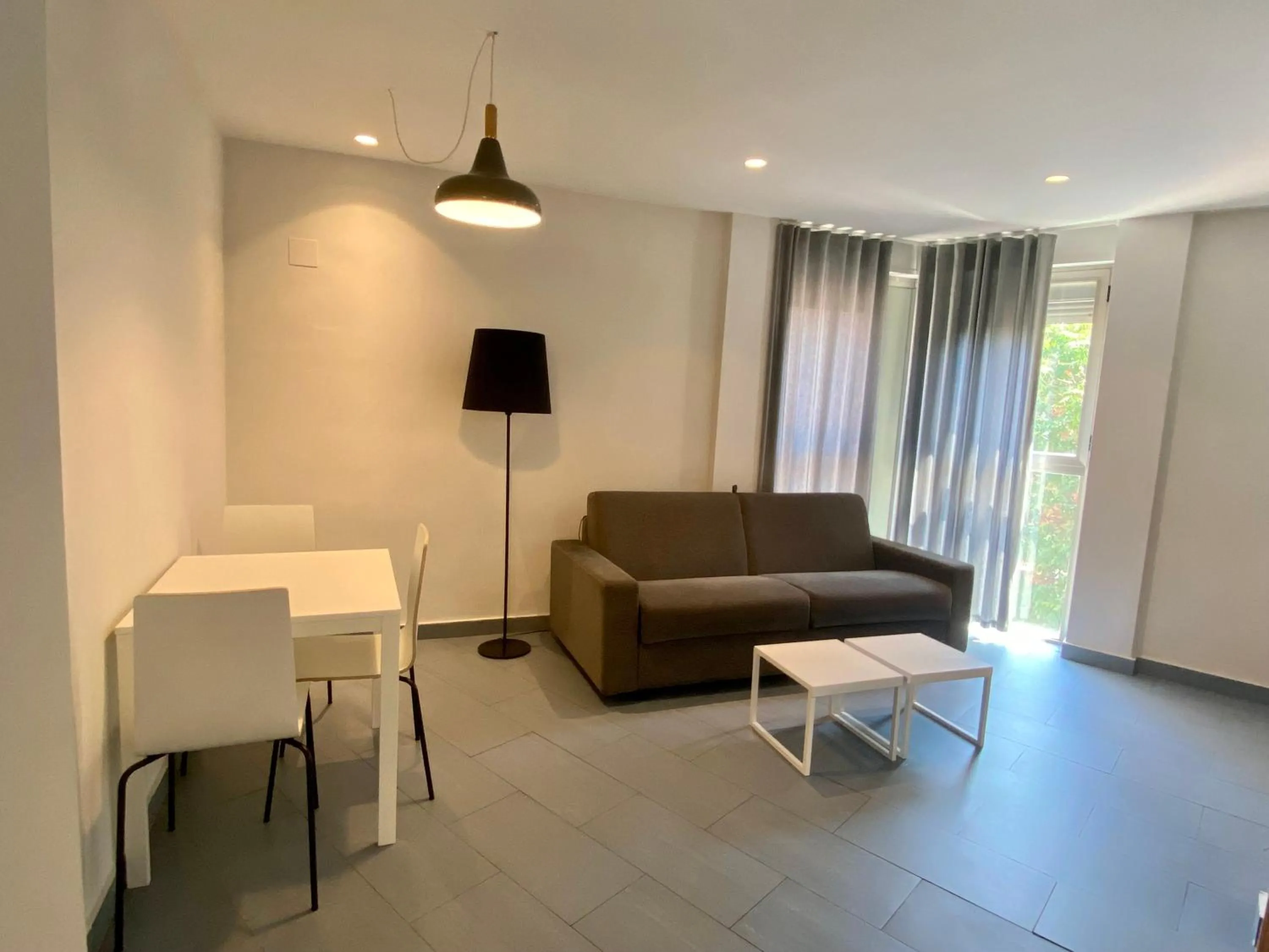 Dining area in Mon Suites Carmen