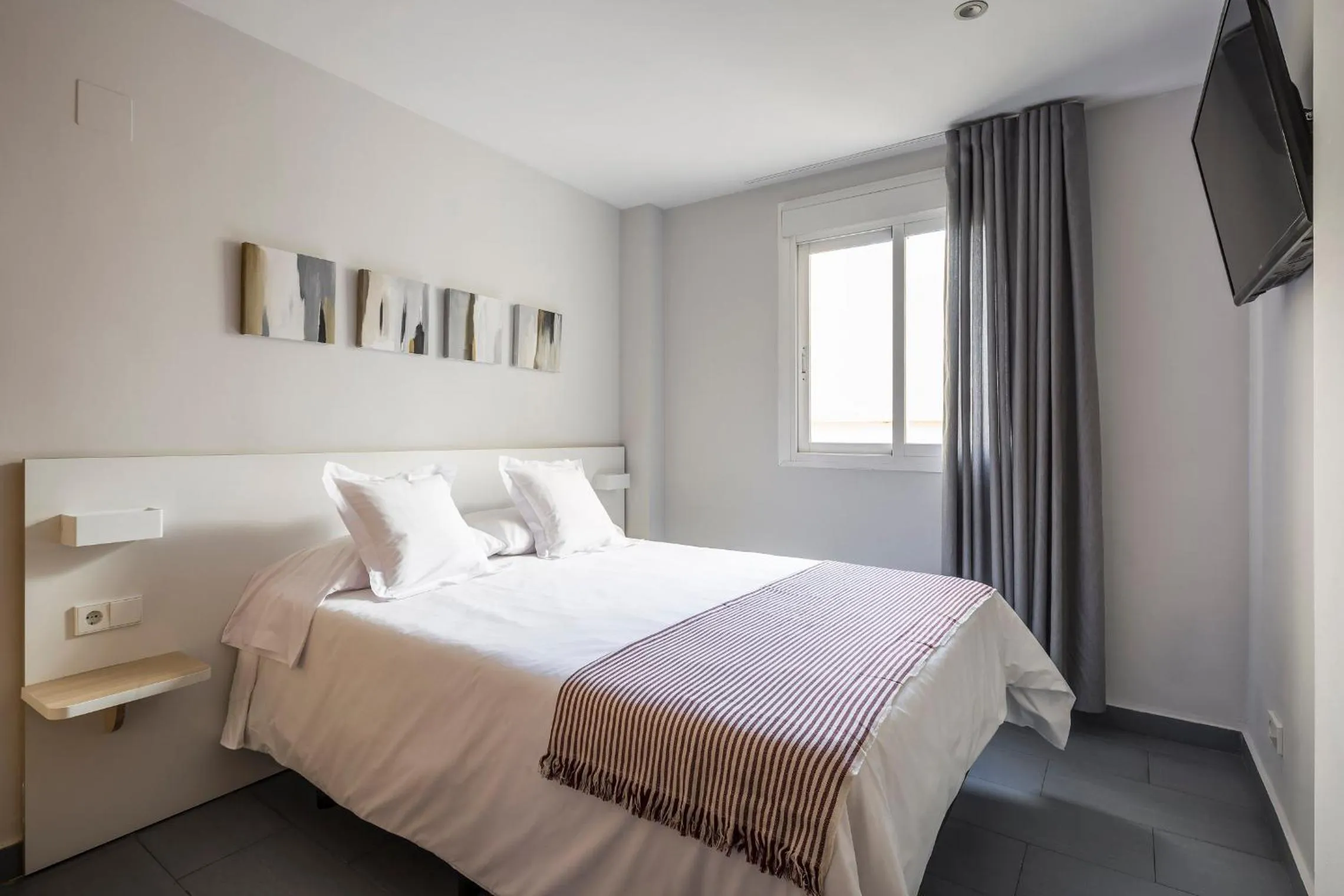 Photo of the whole room, Bed in Mon Suites Carmen