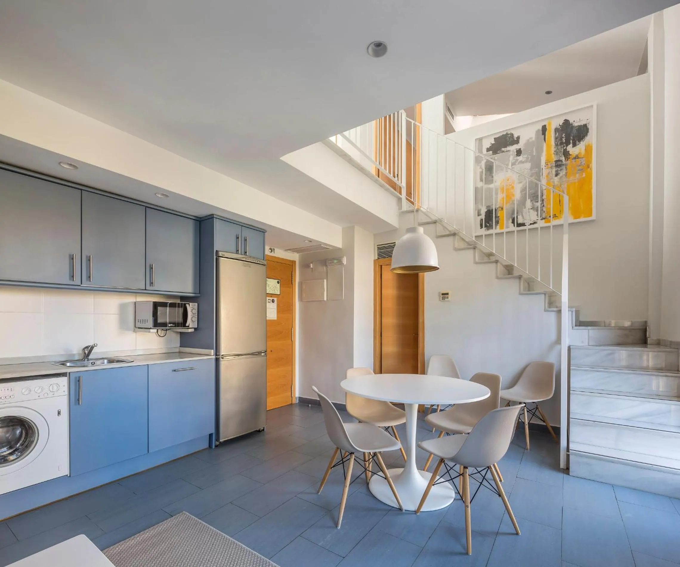 Dining area in Mon Suites Carmen