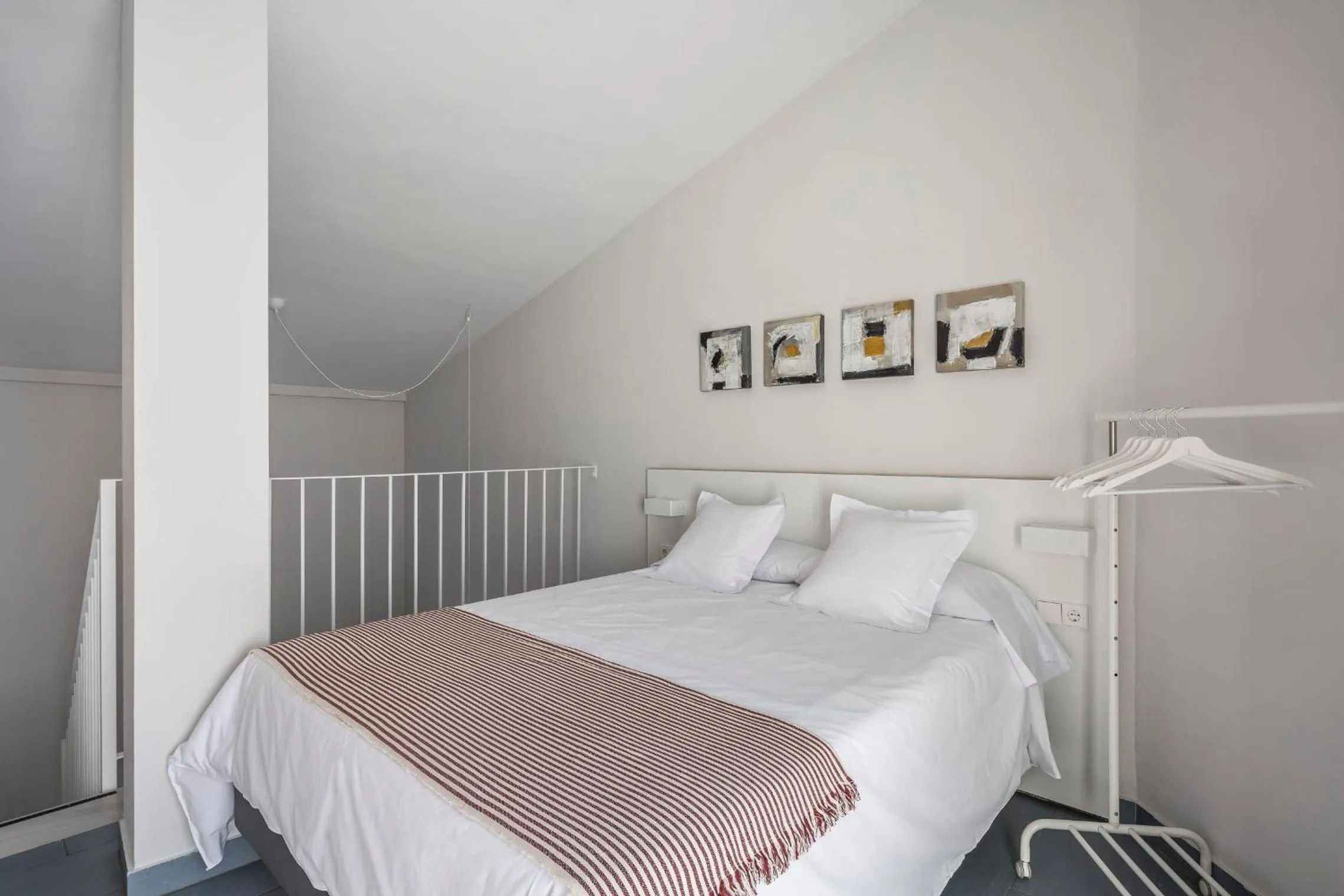 Photo of the whole room, Bed in Mon Suites Carmen