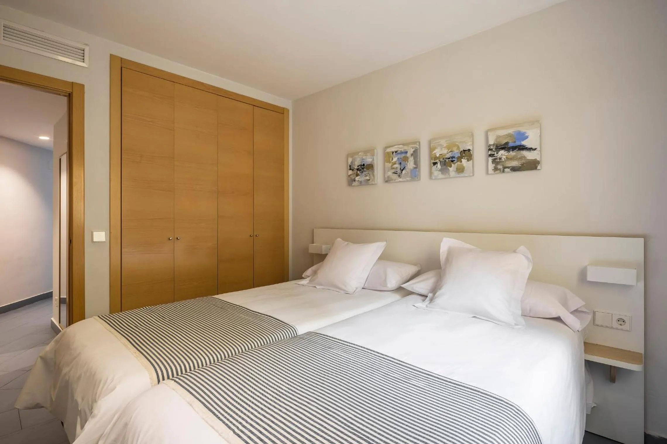 Photo of the whole room, Bed in Mon Suites Carmen