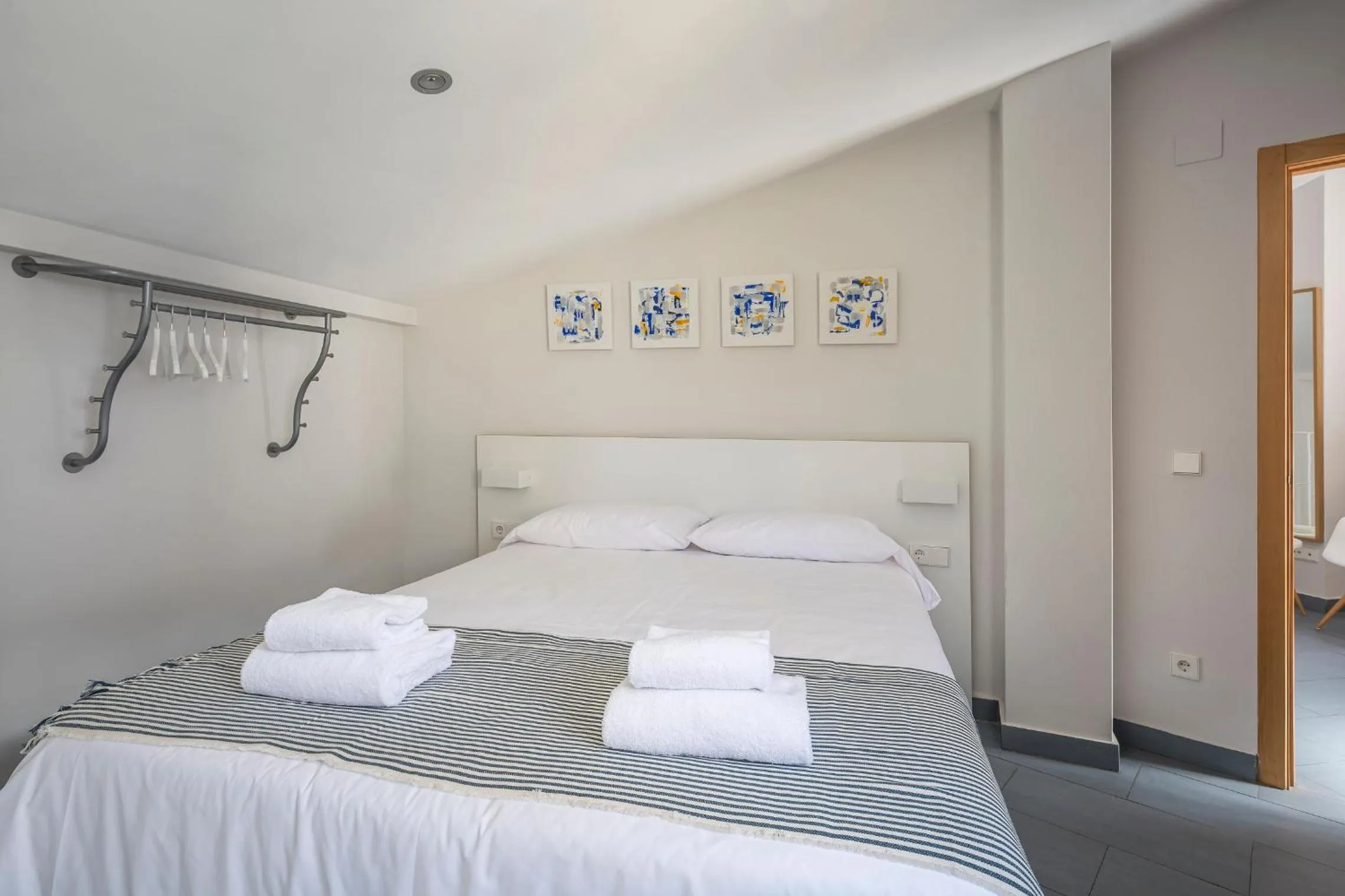 Photo of the whole room, Bed in Mon Suites Carmen