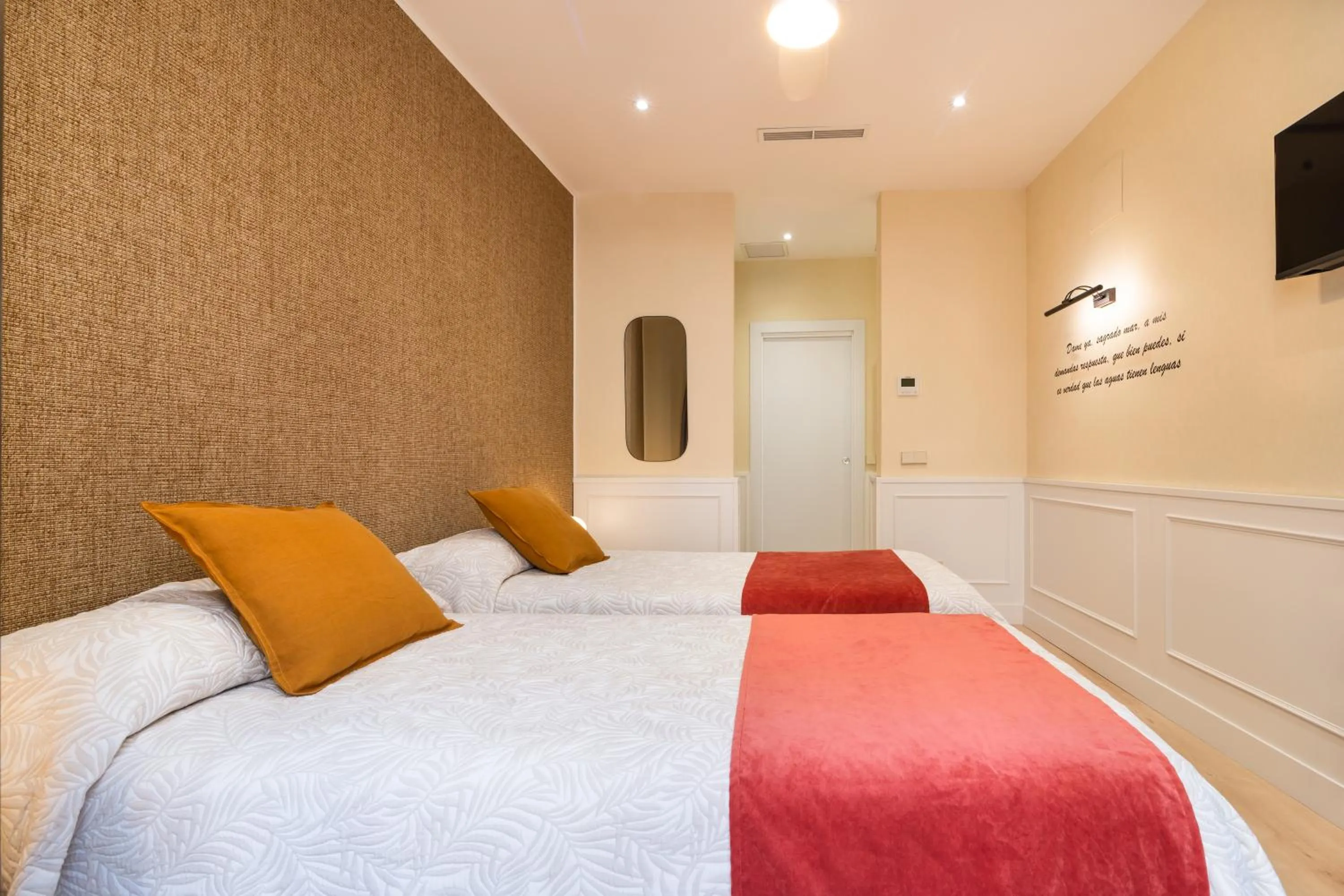 Photo of the whole room, Bed in Cálamo Guesthouse