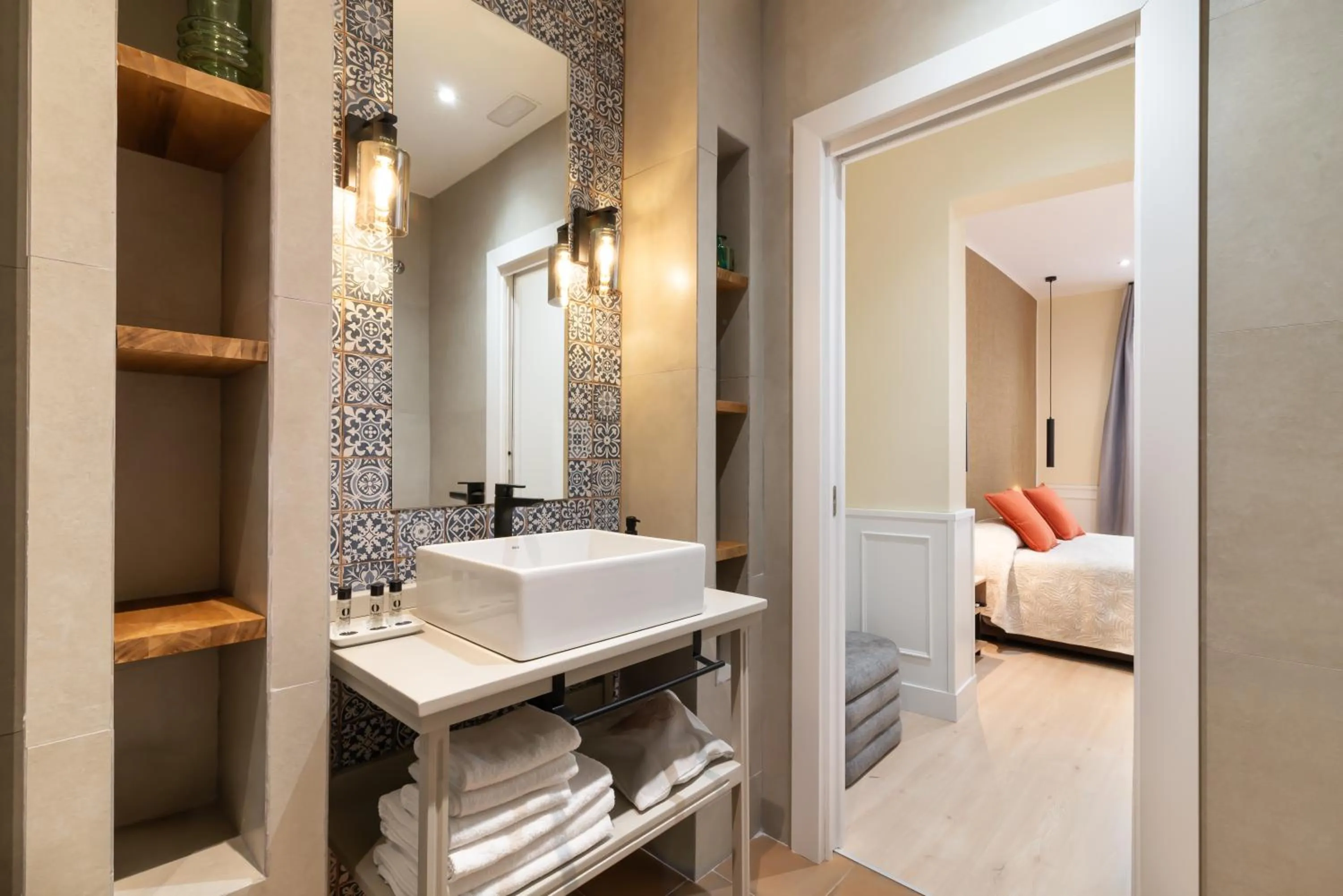 Bathroom, Bed in Cálamo Guesthouse