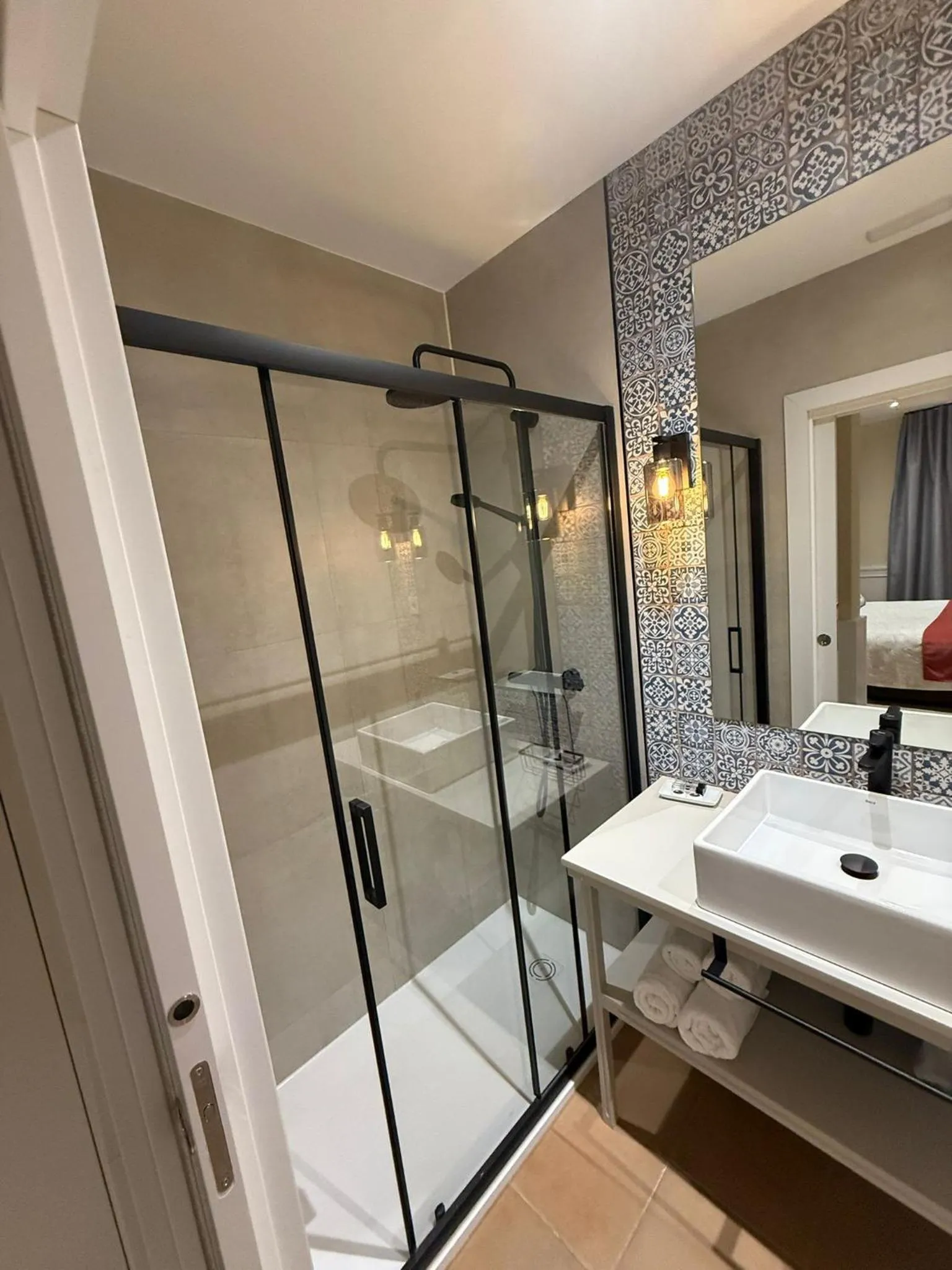 Shower, Bed in Cálamo Guesthouse