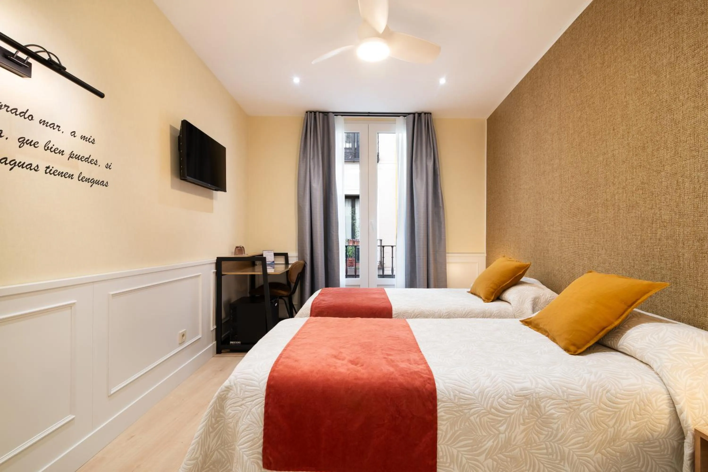 Photo of the whole room, Bed in Cálamo Guesthouse