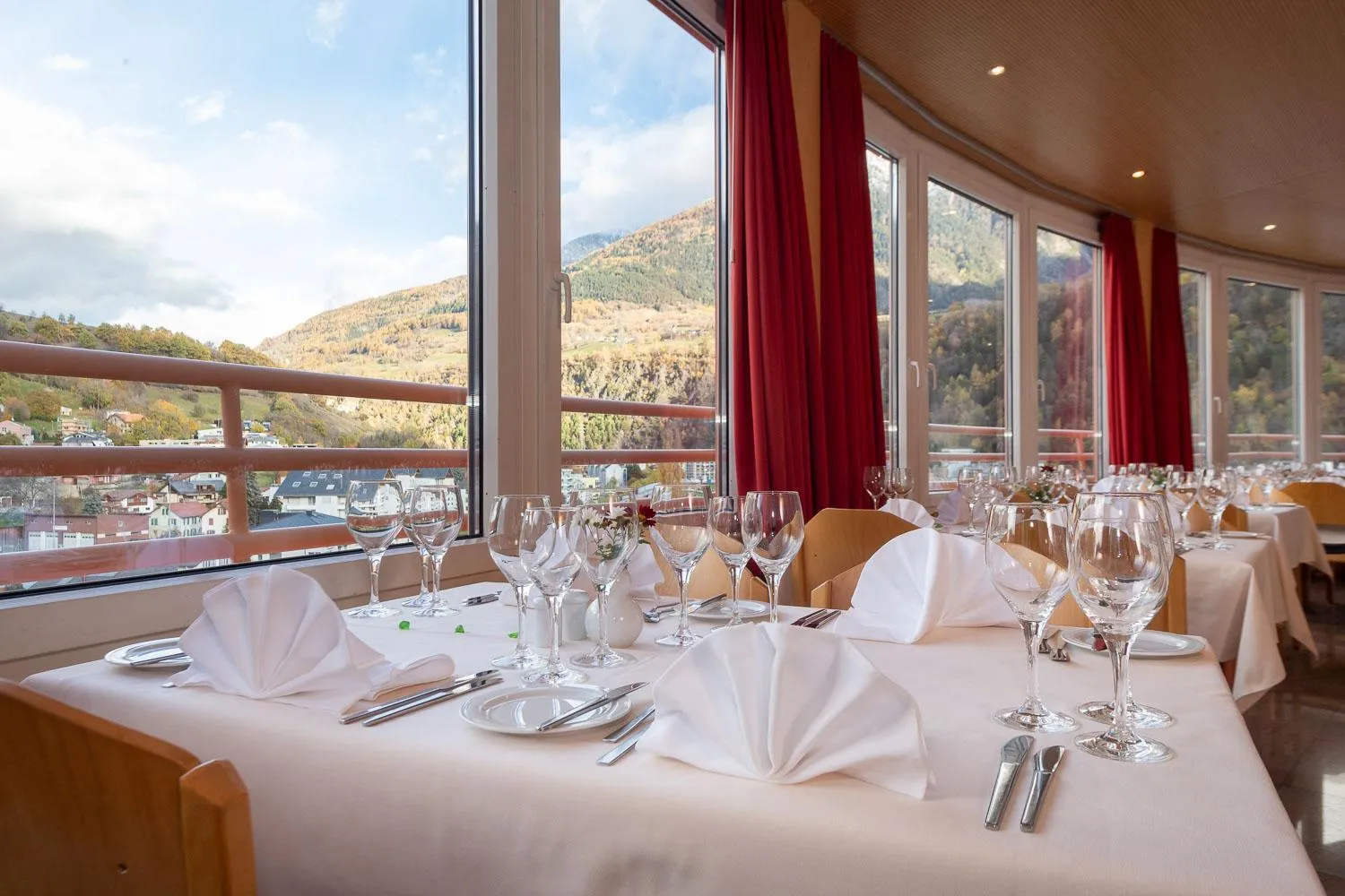 Restaurant/places to eat in Hotel Alex Business & SPA