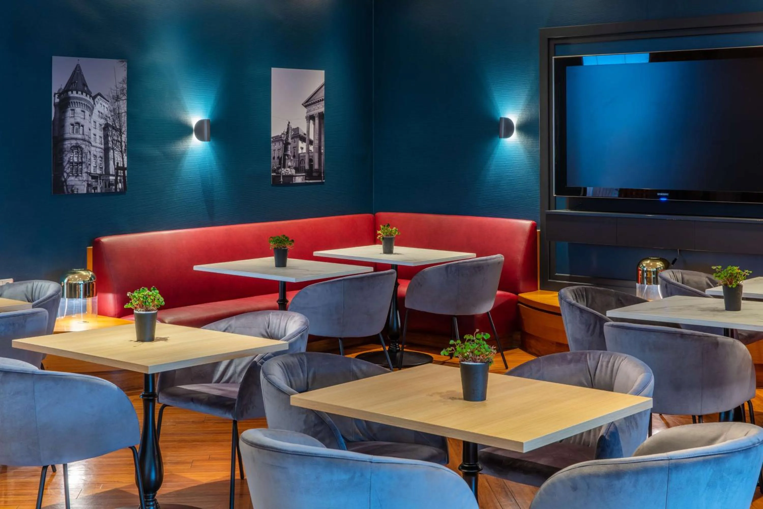 Lounge or bar in Radisson Blu Hotel Karlsruhe