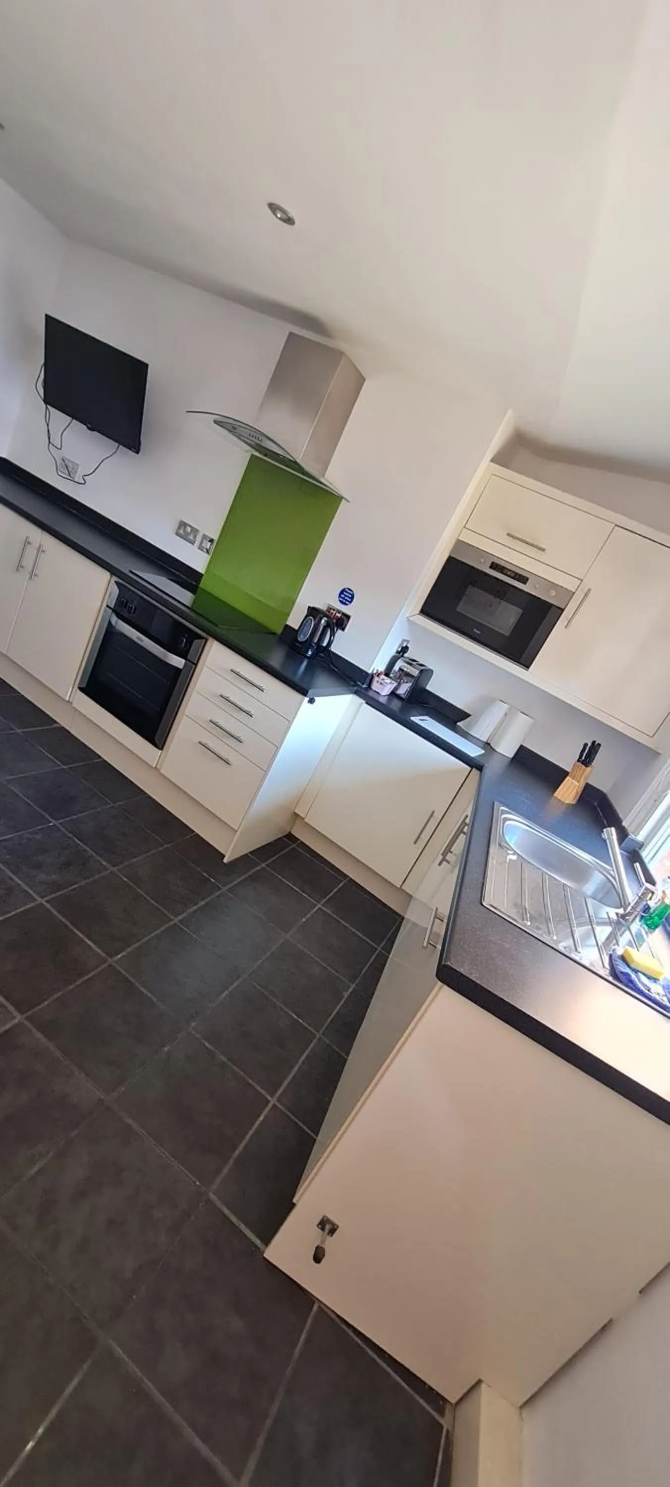 TV and multimedia in H.V Apartments