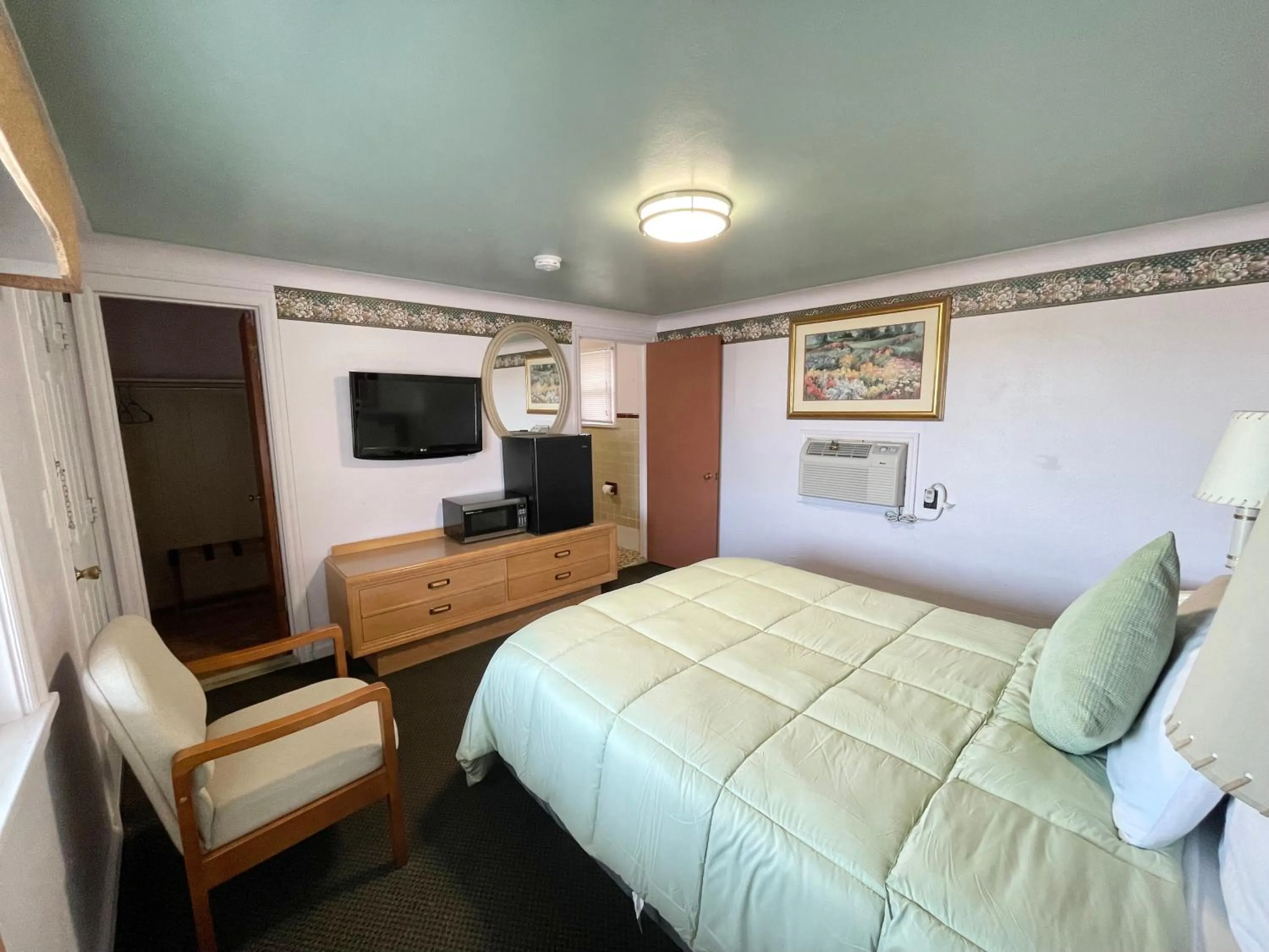 Bed in Best Motel Bowling Green