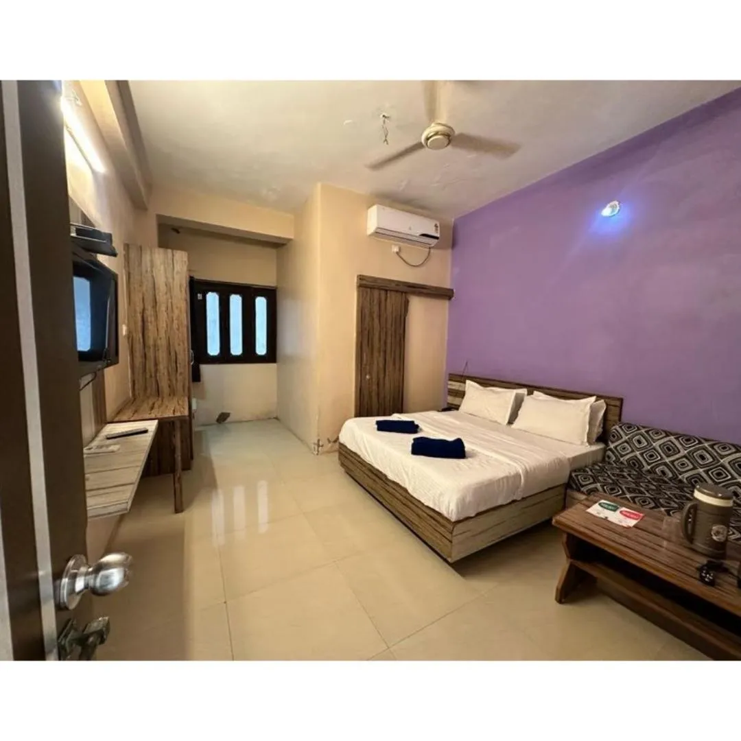 Living room, Bed in Hotel Always Welcome by SAH