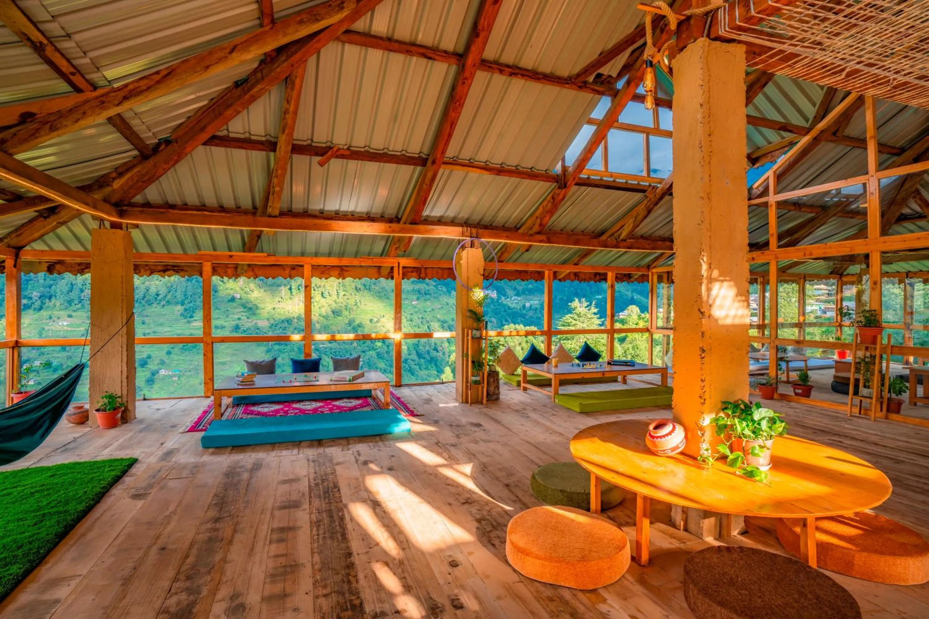 Photo of the whole room in Zostel Shangarh, Kullu