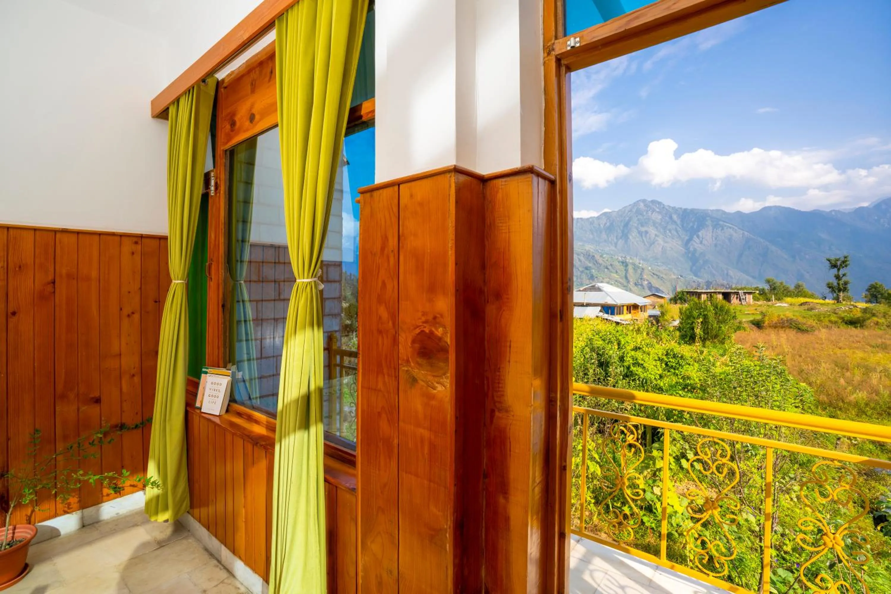 Day in Zostel Shangarh, Kullu