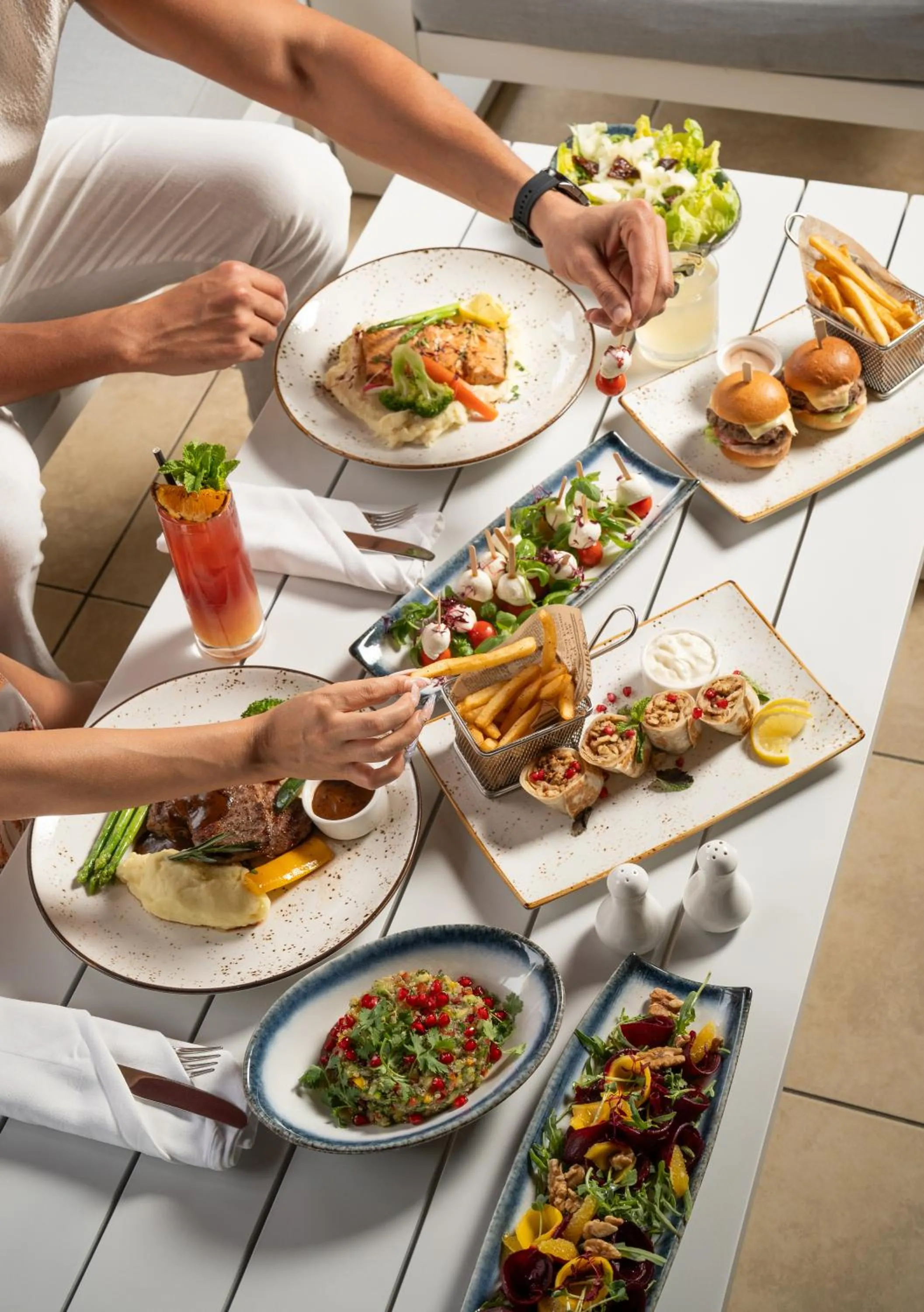 Food and drinks in Metropolitan Al Mafraq Hotel