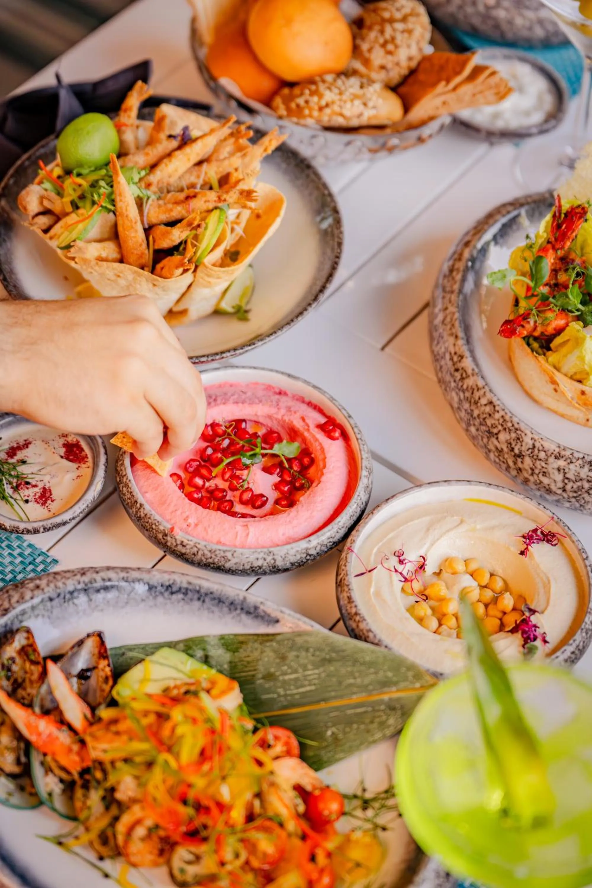 Food and drinks in Metropolitan Al Mafraq Hotel