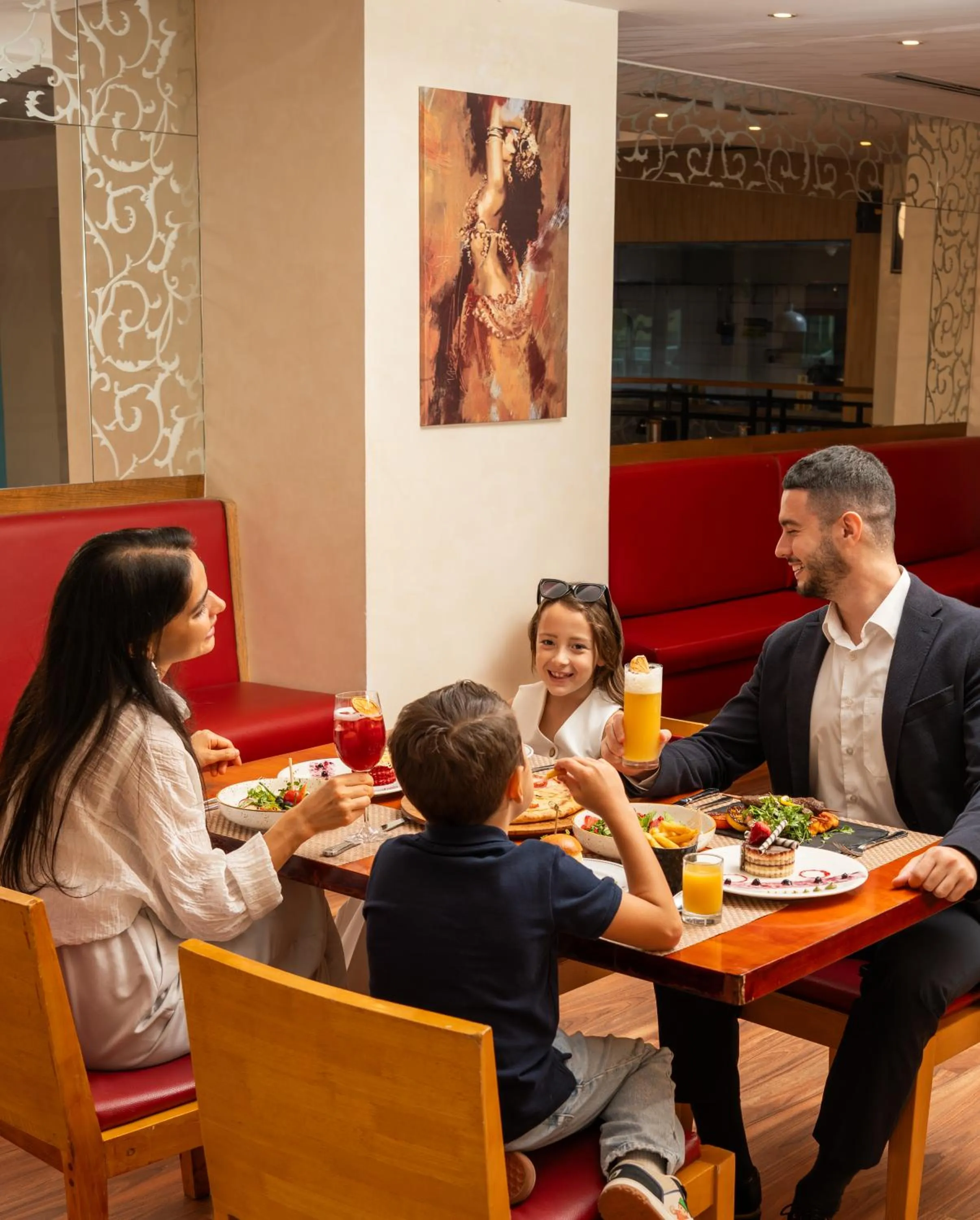 Restaurant/places to eat in Metropolitan Al Mafraq Hotel