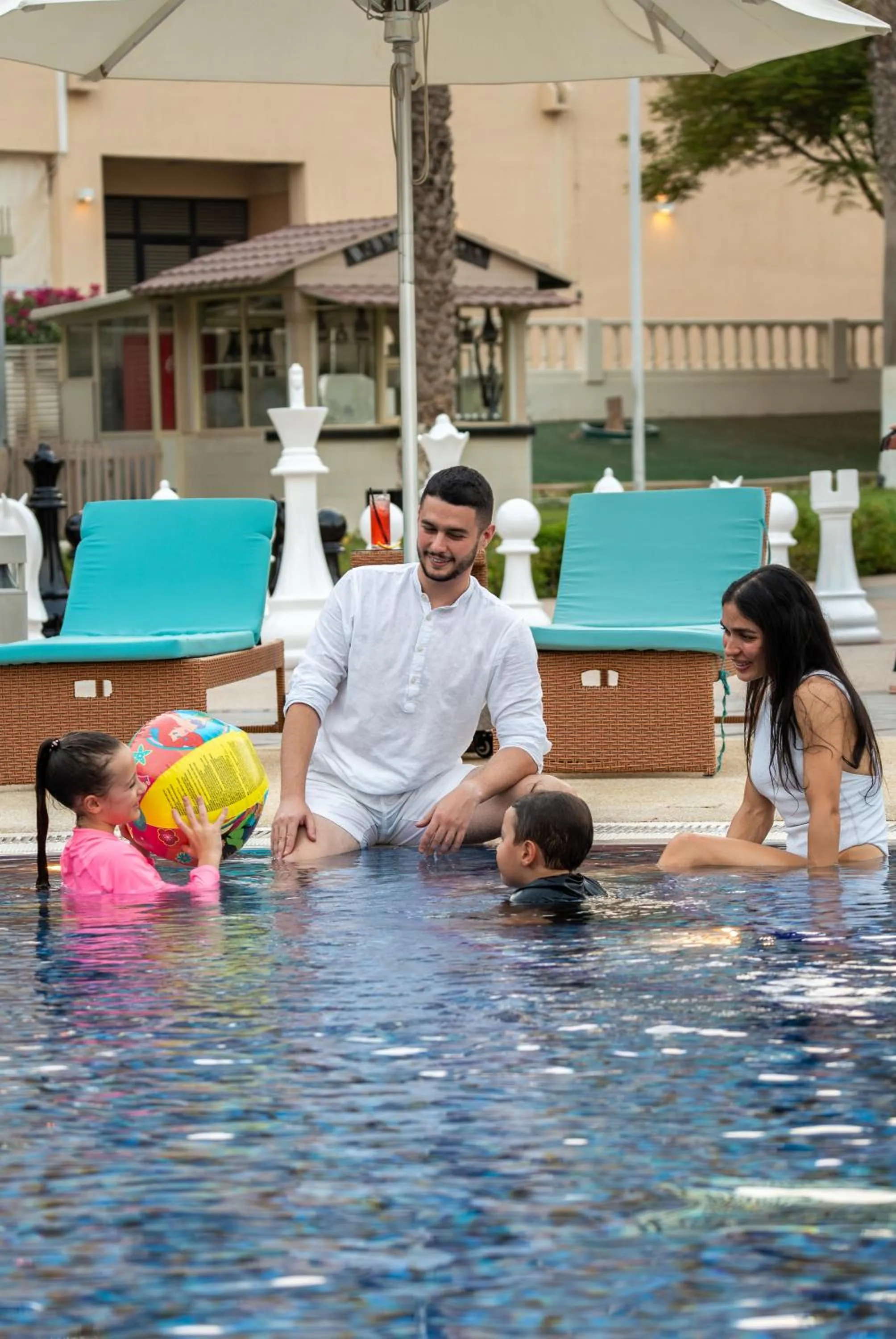 Swimming pool in Metropolitan Al Mafraq Hotel