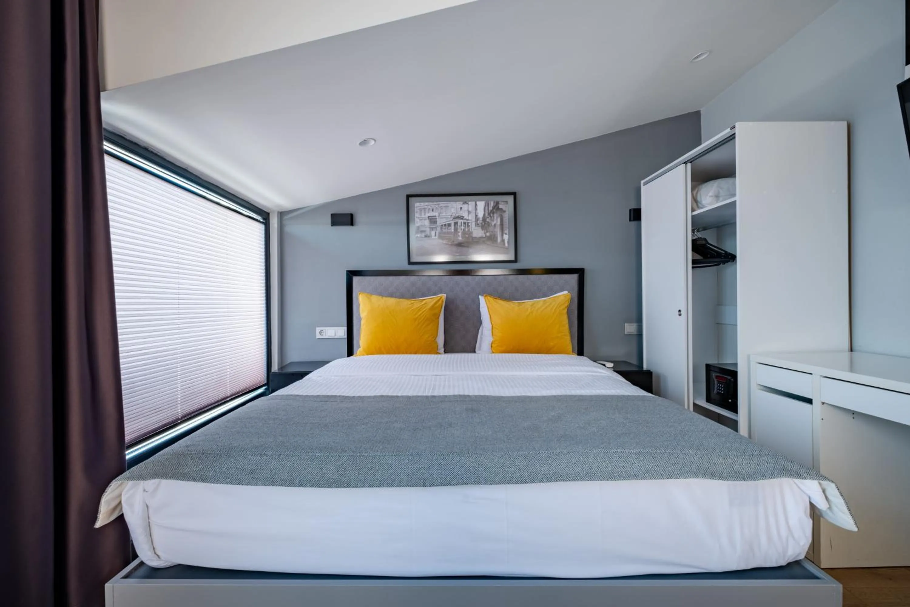 Bed in The Row Taksim Hotel