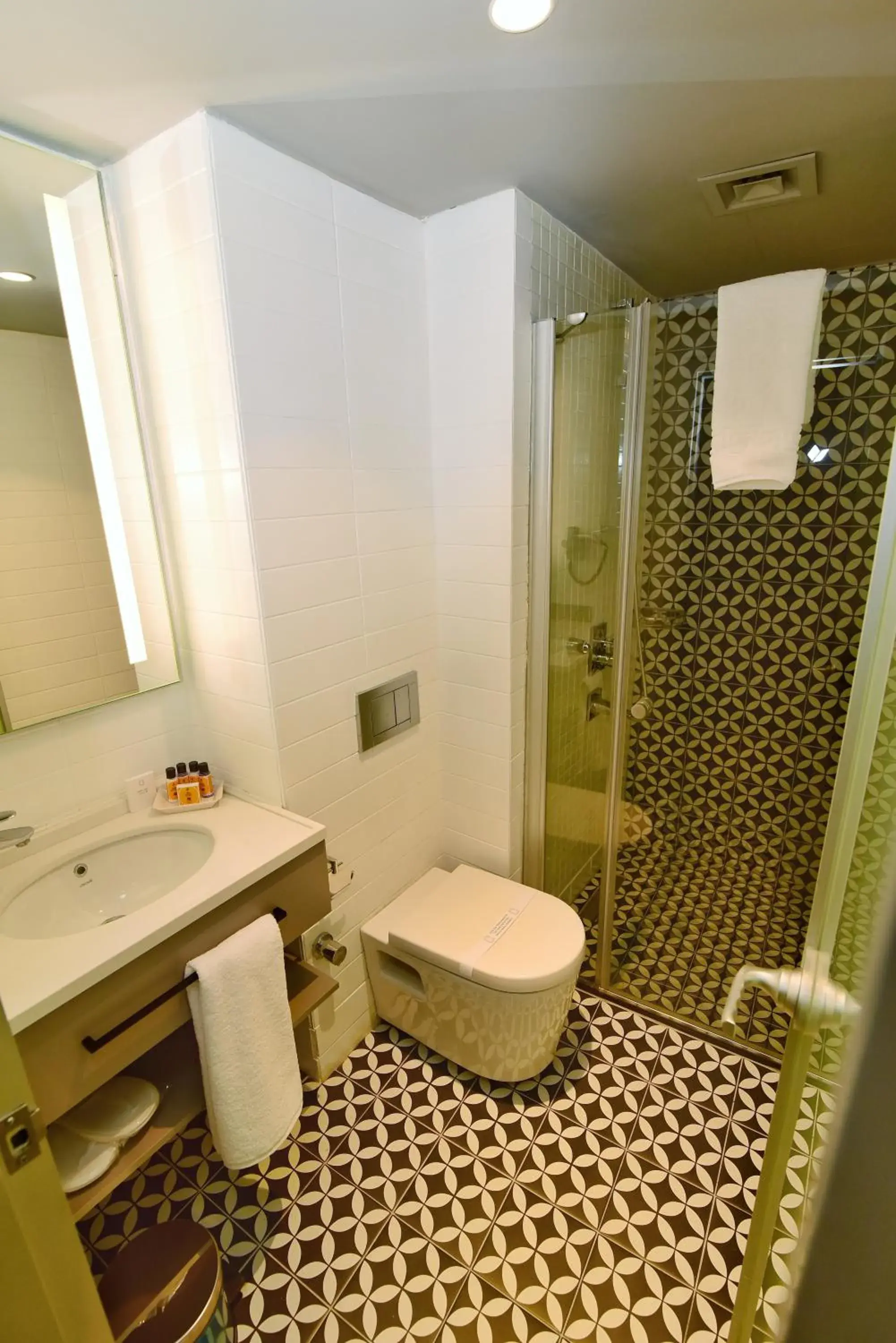 Shower in The Row Taksim Hotel Shower in The Row Taksim Hotel