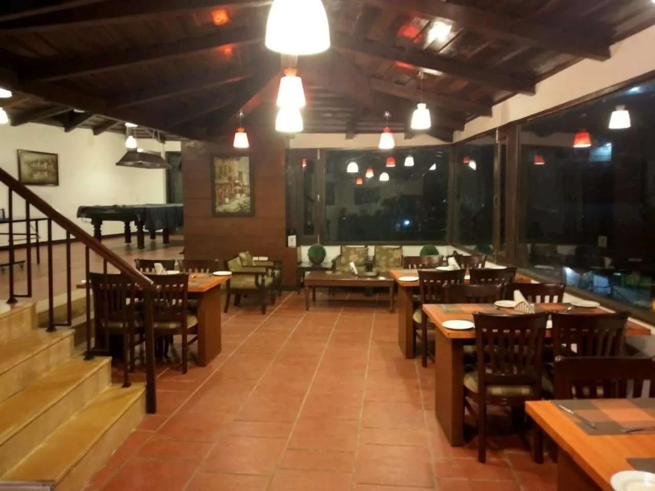 Restaurant/places to eat in Manu Maharani Regency