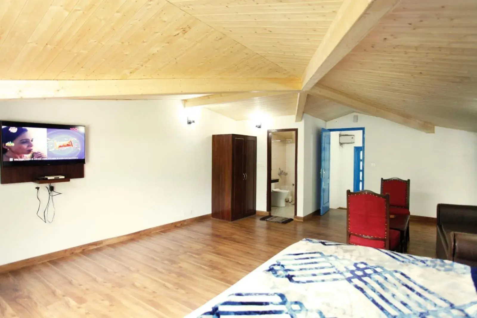 Photo of the whole room, Bed in Manu Maharani Regency Photo of the whole room, Bed in Manu Maharani Regency