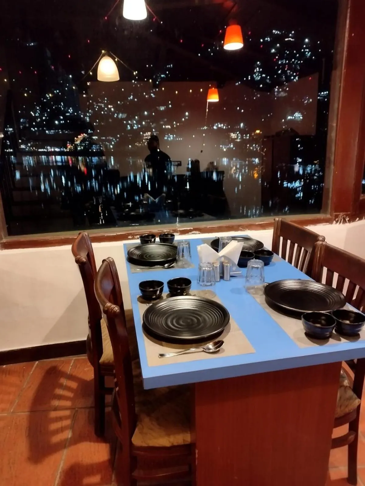 Restaurant/places to eat in Manu Maharani Regency