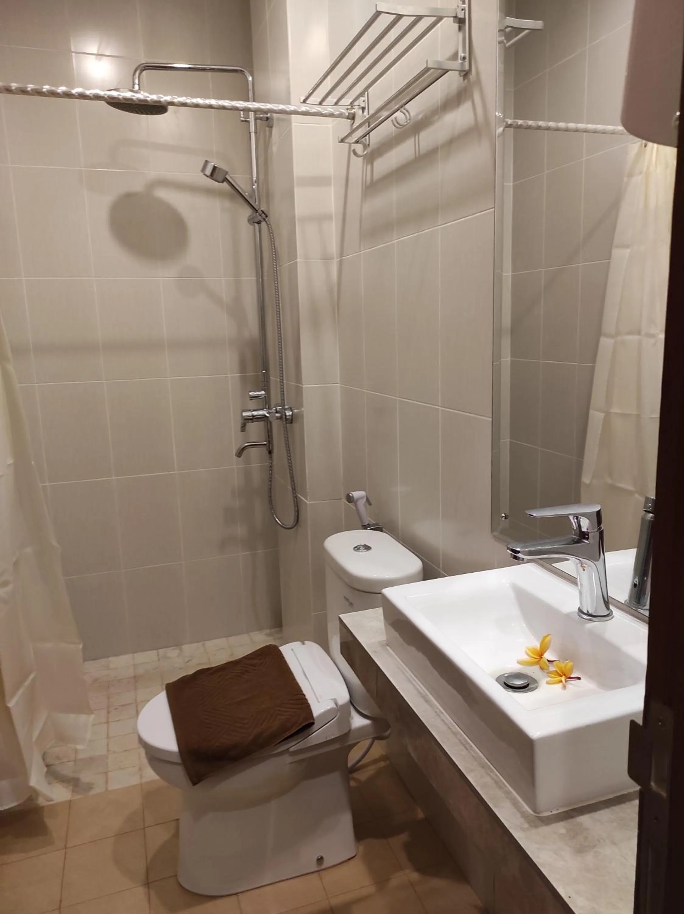 Shower in Kubu Di-Kayla's